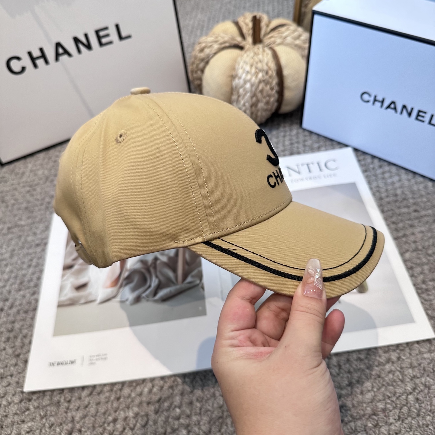   CHANEL香奈儿 新款简约刺绣logo棒球帽，新款出货，大牌款超好搭配，赶紧入手！