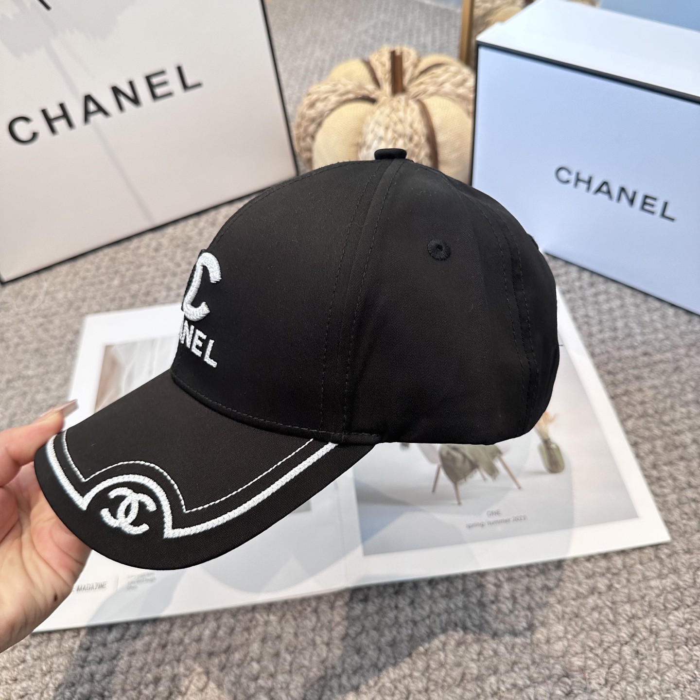   CHANEL香奈儿 新款简约刺绣logo棒球帽，新款出货，大牌款超好搭配，赶紧入手！