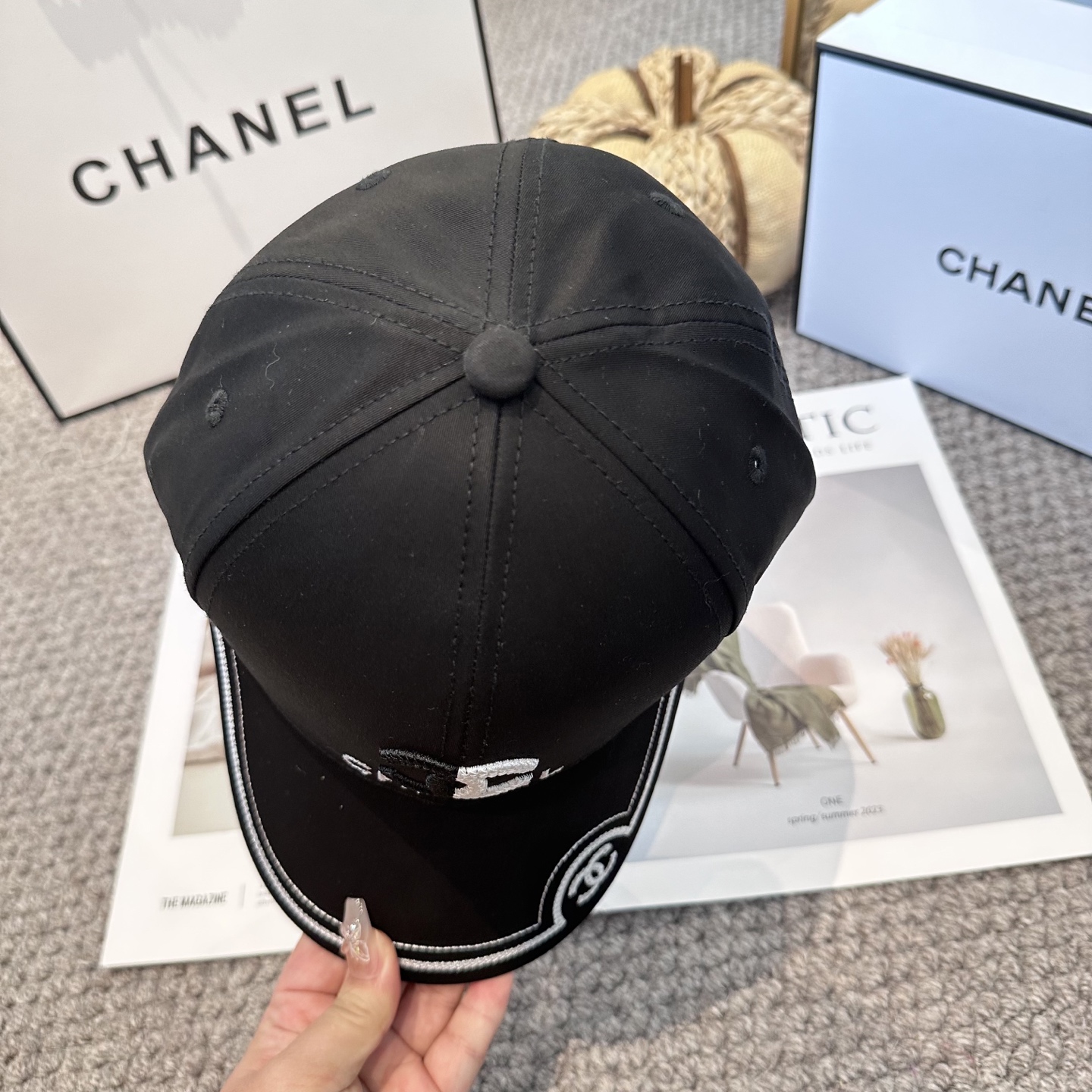   CHANEL香奈儿 新款简约刺绣logo棒球帽，新款出货，大牌款超好搭配，赶紧入手！