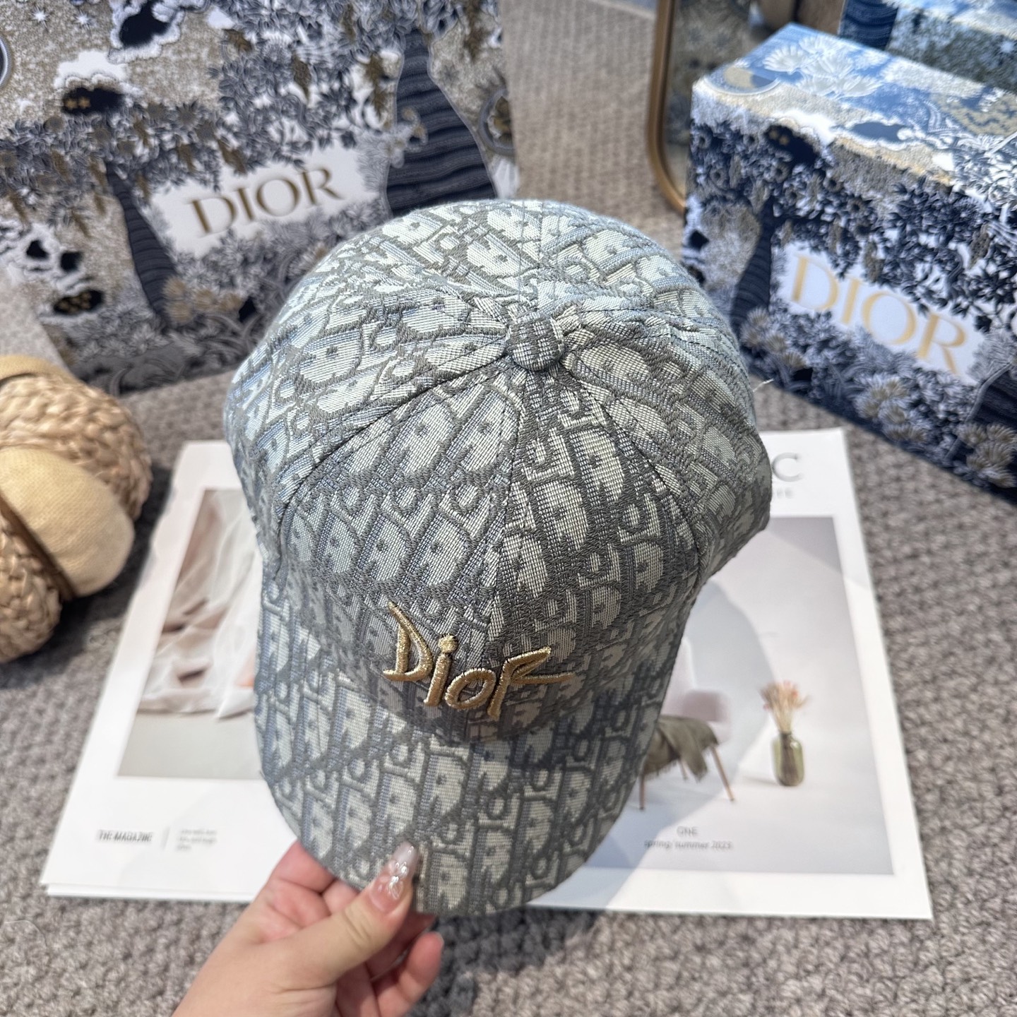  DIOR迪奥 刺绣
官网同步新款发布 老花D家棒球帽🧢，水洗标超级火爆