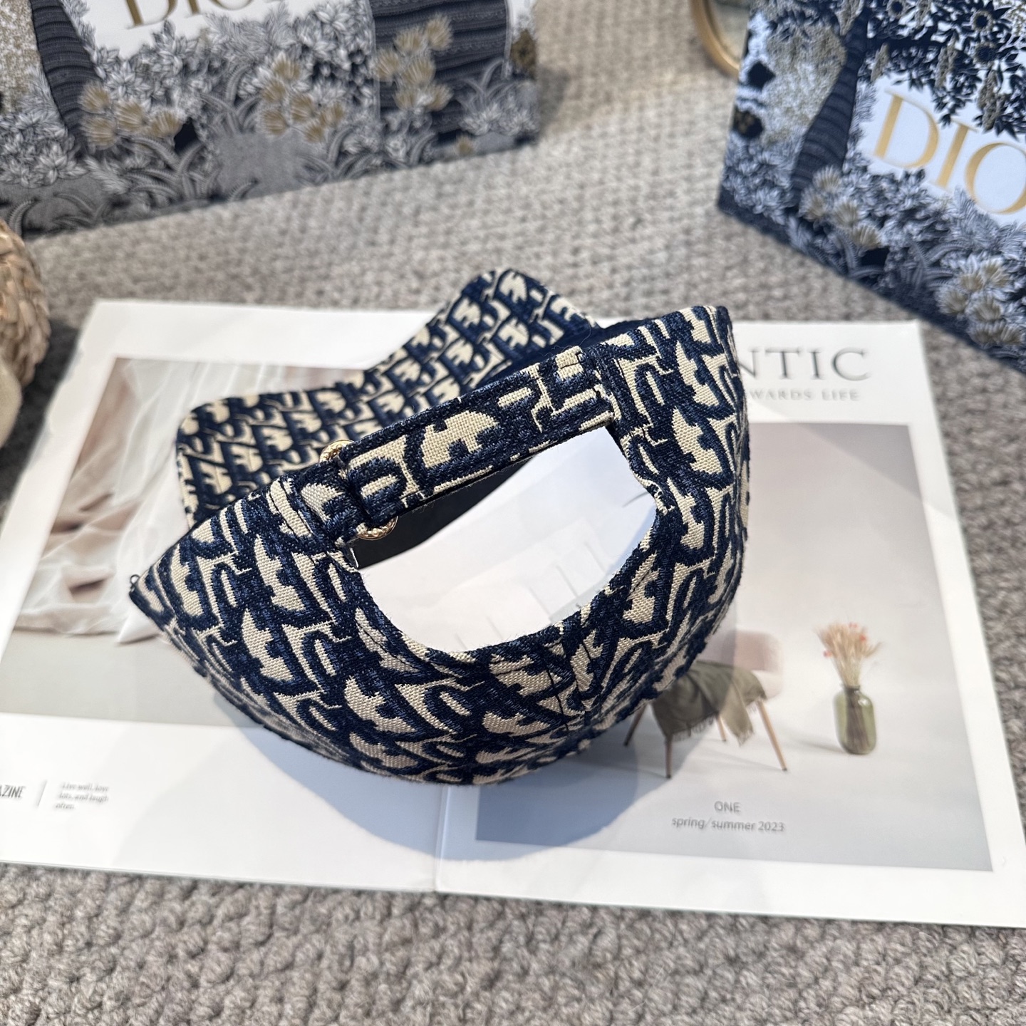  DIOR迪奥 刺绣
官网同步新款发布 老花D家棒球帽🧢，水洗标超级火爆