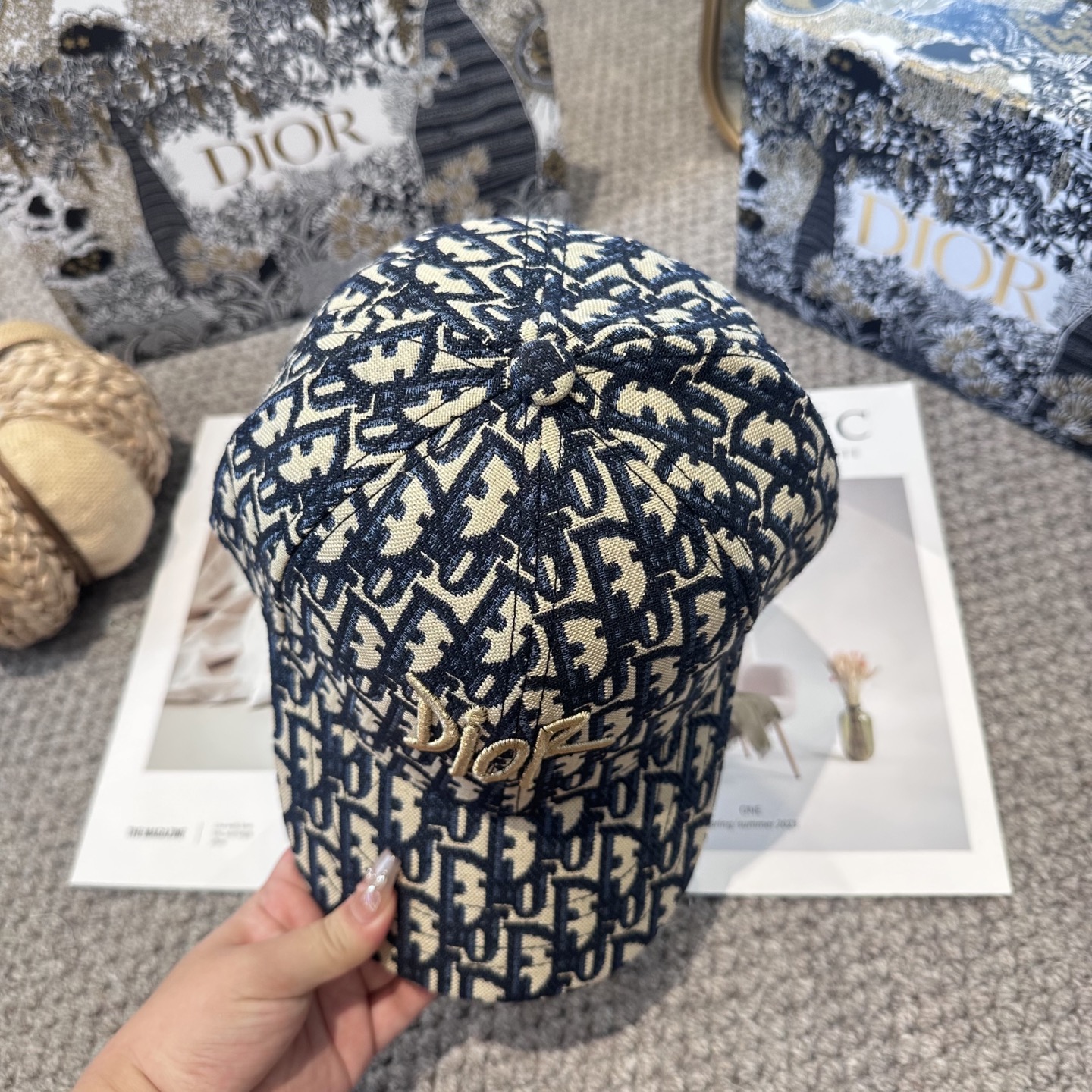  DIOR迪奥 刺绣
官网同步新款发布 老花D家棒球帽🧢，水洗标超级火爆