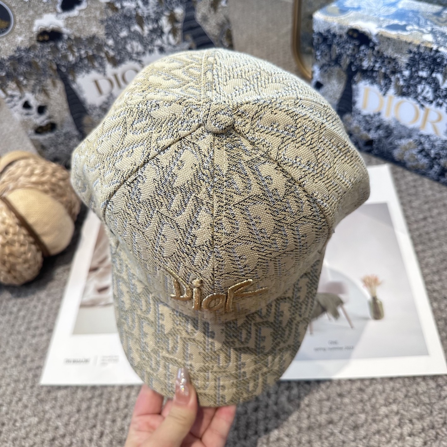  DIOR迪奥 刺绣
官网同步新款发布 老花D家棒球帽🧢，水洗标超级火爆