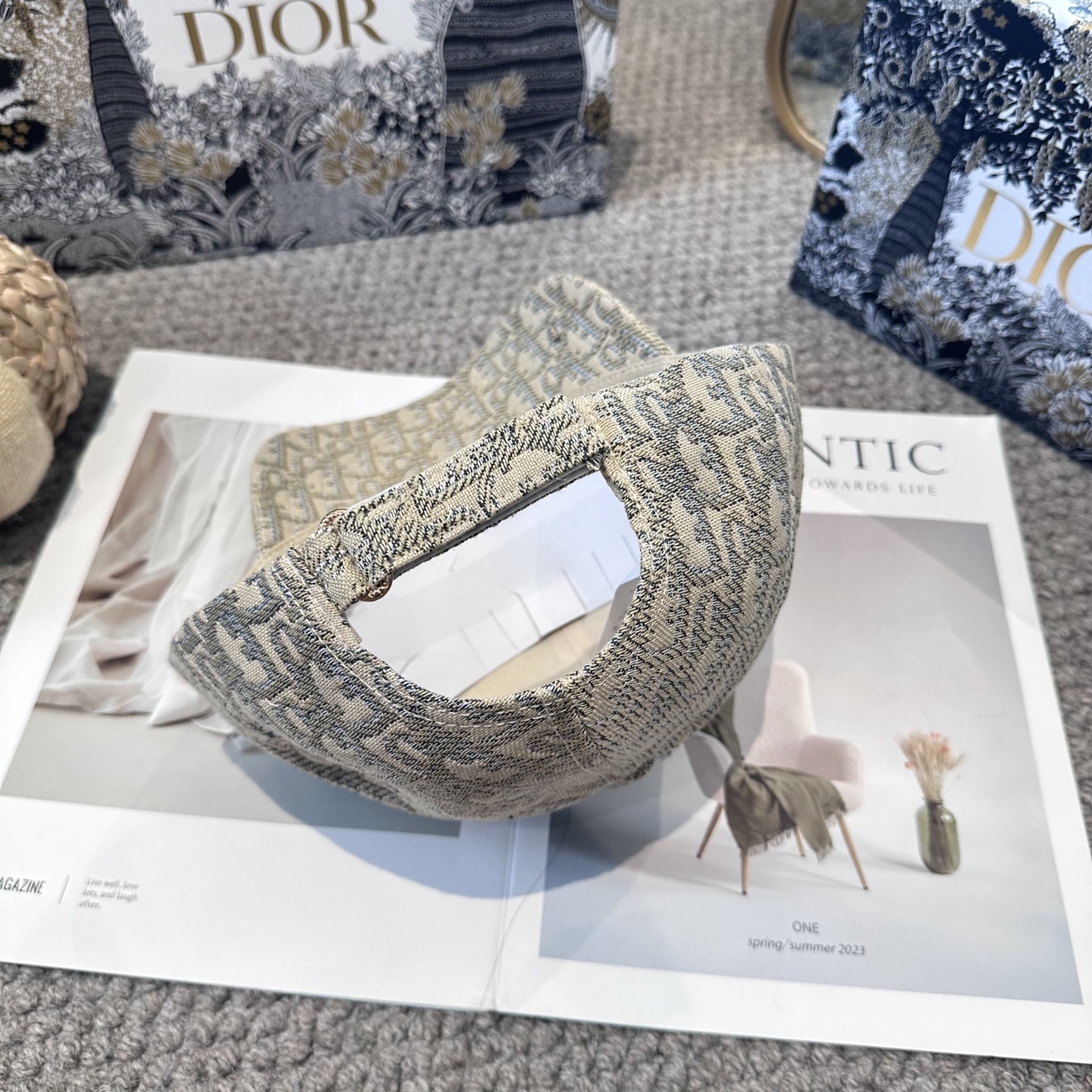  DIOR迪奥 刺绣
官网同步新款发布 老花D家棒球帽🧢，水洗标超级火爆