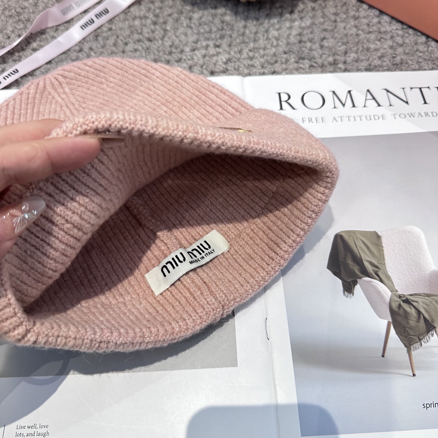  miumiu缪缪🐰秋冬毛线帽
这种高级简直质感从头开始了！巨推荐大家
这顶不管什么类型的衣服都好配
💖