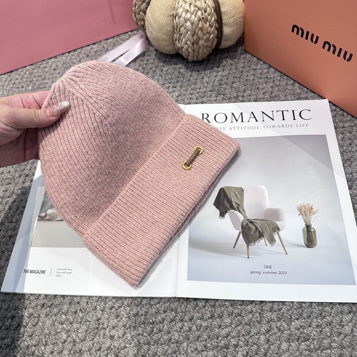  miumiu缪缪🐰秋冬毛线帽
这种高级简直质感从头开始了！巨推荐大家
这顶不管什么类型的衣服都好配
💖