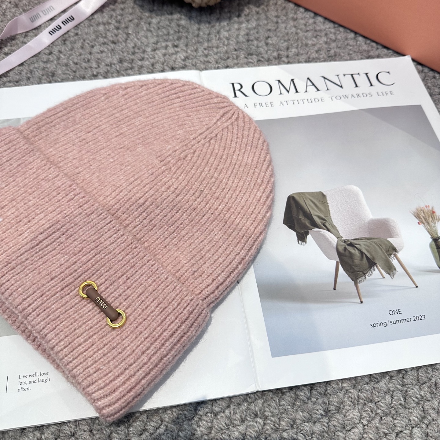  miumiu缪缪🐰秋冬毛线帽
这种高级简直质感从头开始了！巨推荐大家
这顶不管什么类型的衣服都好配
💖