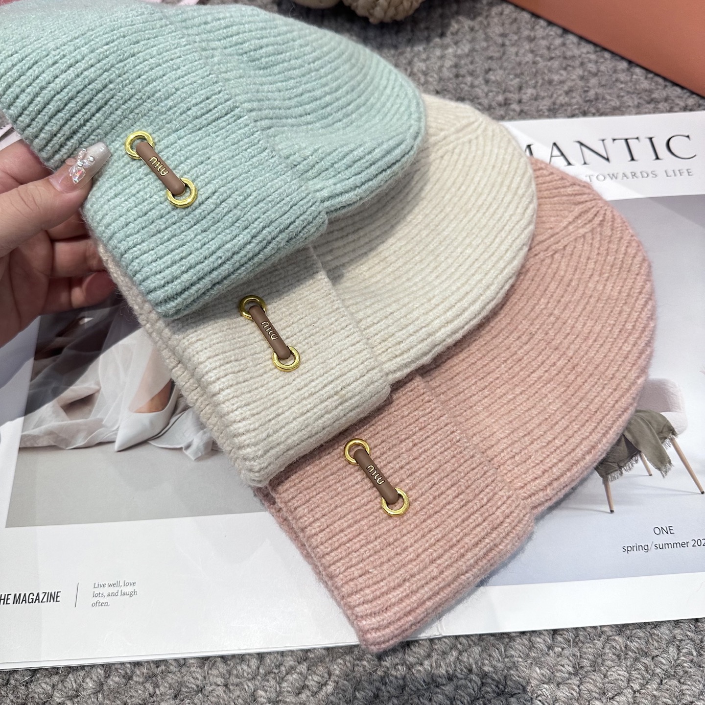  miumiu缪缪🐰秋冬毛线帽
这种高级简直质感从头开始了！巨推荐大家
这顶不管什么类型的衣服都好配
💖