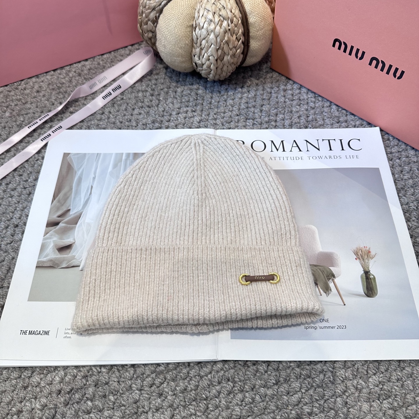  miumiu缪缪🐰秋冬毛线帽
这种高级简直质感从头开始了！巨推荐大家
这顶不管什么类型的衣服都好配
💖