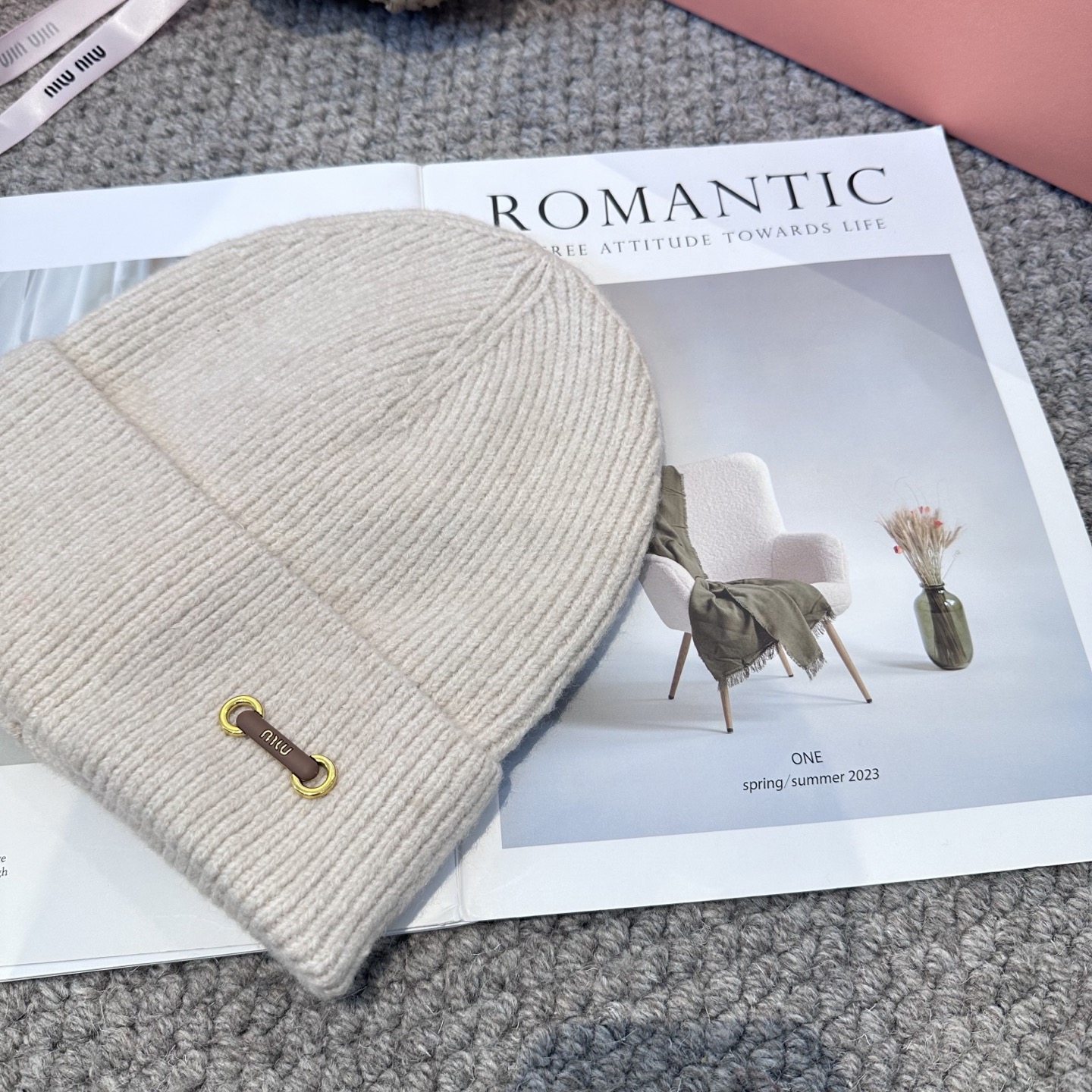  miumiu缪缪🐰秋冬毛线帽
这种高级简直质感从头开始了！巨推荐大家
这顶不管什么类型的衣服都好配
💖