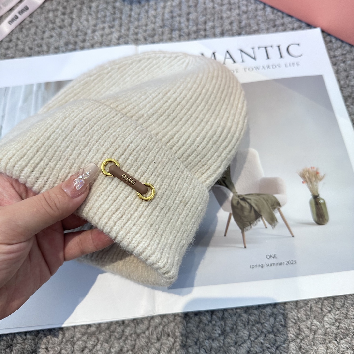  miumiu缪缪🐰秋冬毛线帽
这种高级简直质感从头开始了！巨推荐大家
这顶不管什么类型的衣服都好配
💖