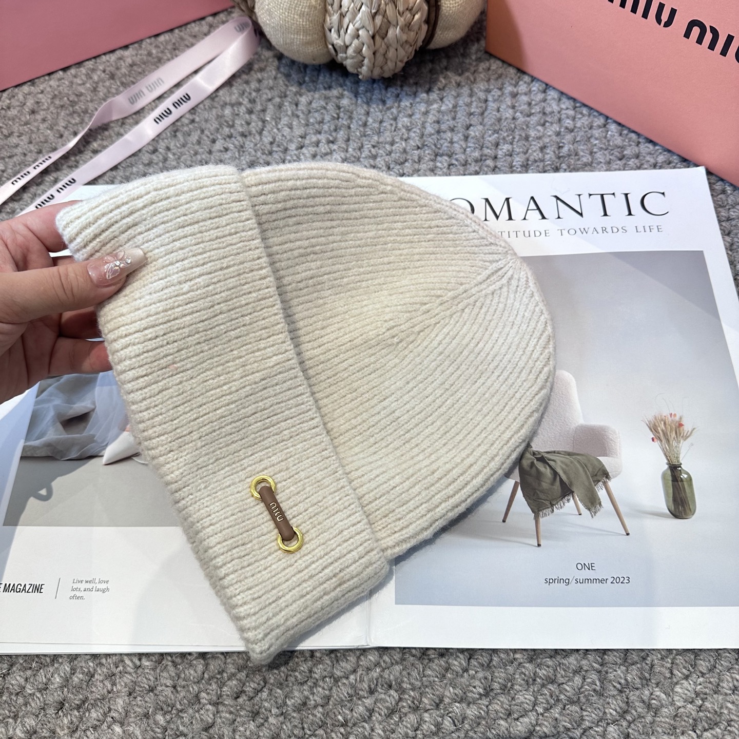  miumiu缪缪🐰秋冬毛线帽
这种高级简直质感从头开始了！巨推荐大家
这顶不管什么类型的衣服都好配
💖