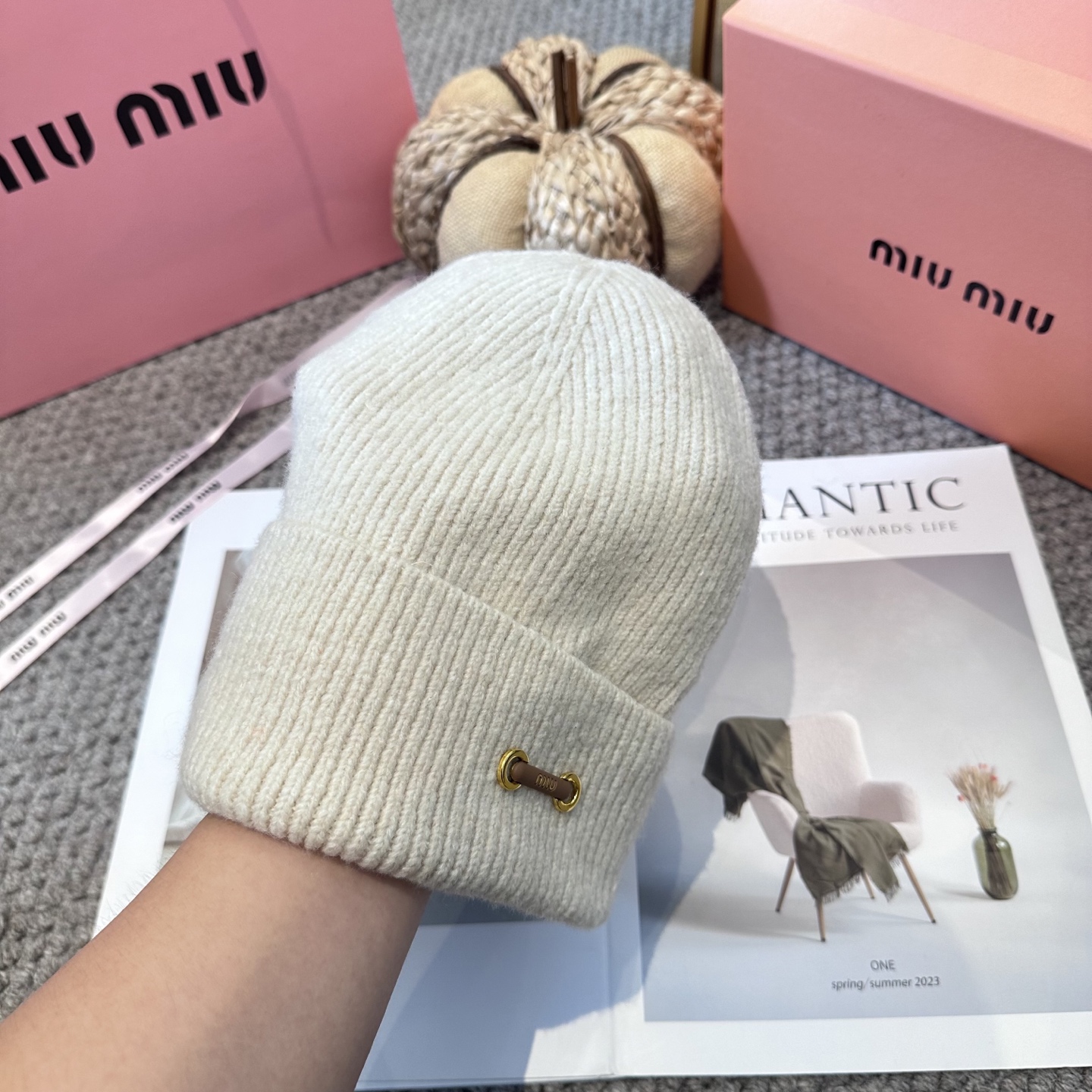  miumiu缪缪🐰秋冬毛线帽
这种高级简直质感从头开始了！巨推荐大家
这顶不管什么类型的衣服都好配
💖