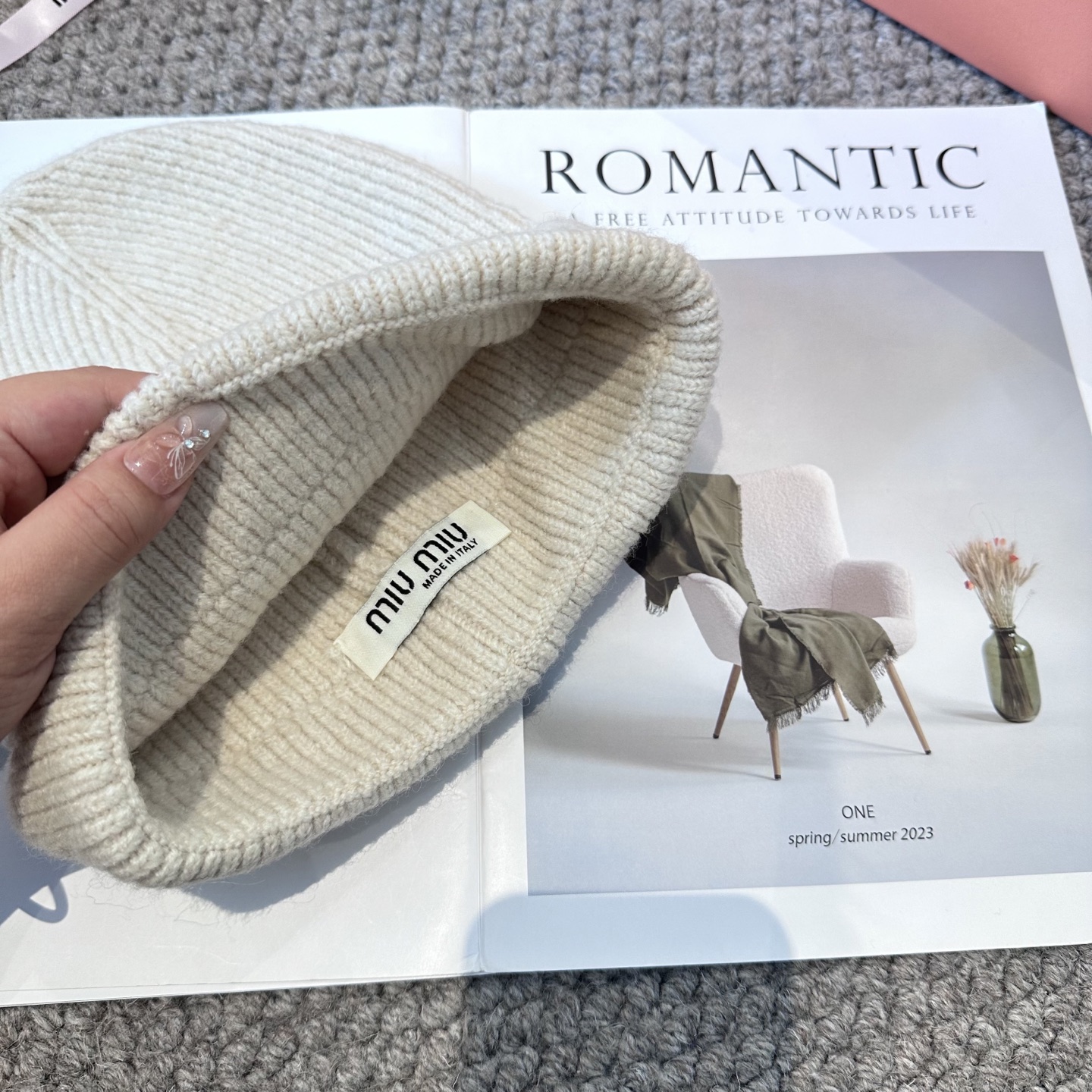  miumiu缪缪🐰秋冬毛线帽
这种高级简直质感从头开始了！巨推荐大家
这顶不管什么类型的衣服都好配
💖