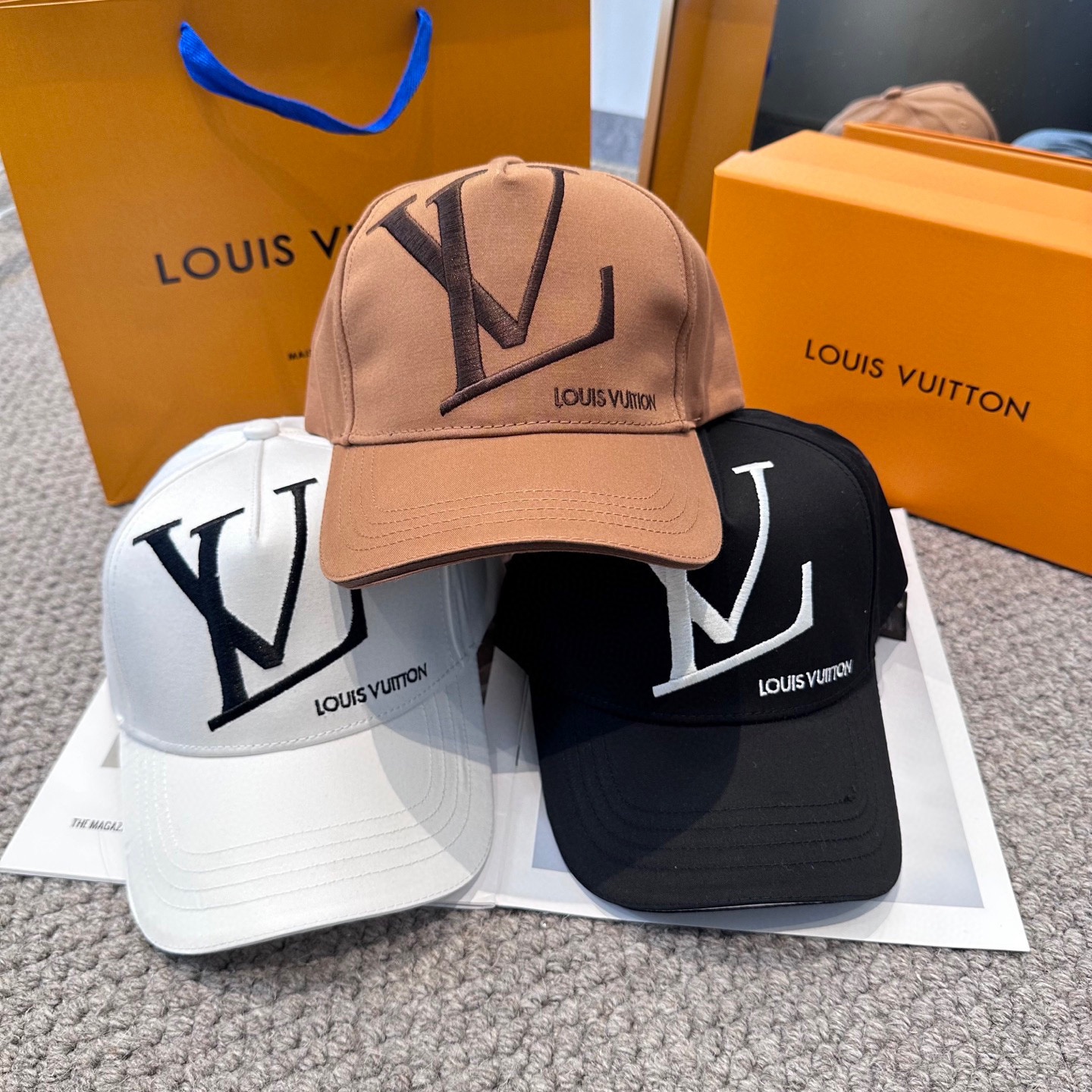 🧢路易威登棒球帽 LouisVuitton😍新款LV棒球帽，重工打造♥️高端大气，百搭款🤗男女通用！3色