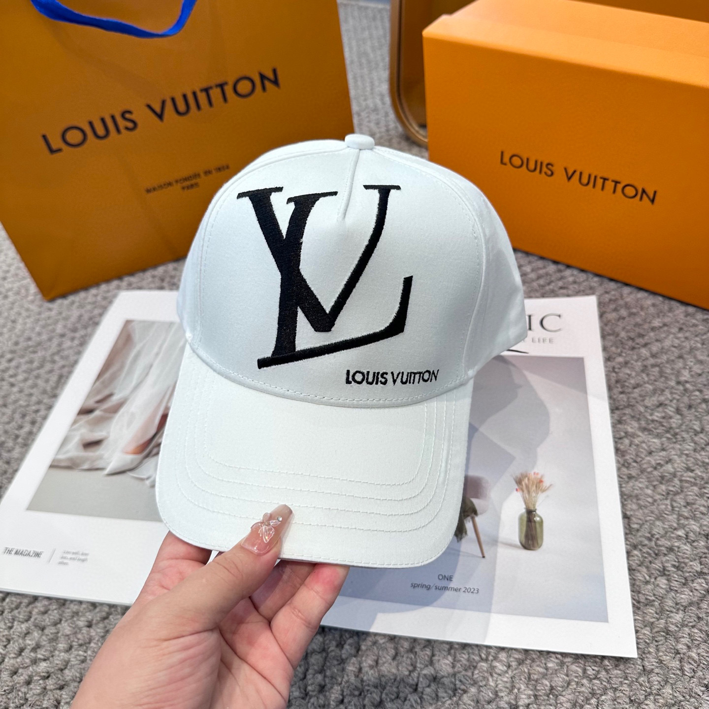 🧢路易威登棒球帽 LouisVuitton😍新款LV棒球帽，重工打造♥️高端大气，百搭款🤗男女通用！3色