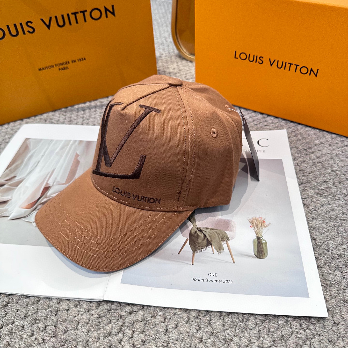 🧢路易威登棒球帽 LouisVuitton😍新款LV棒球帽，重工打造♥️高端大气，百搭款🤗男女通用！3色