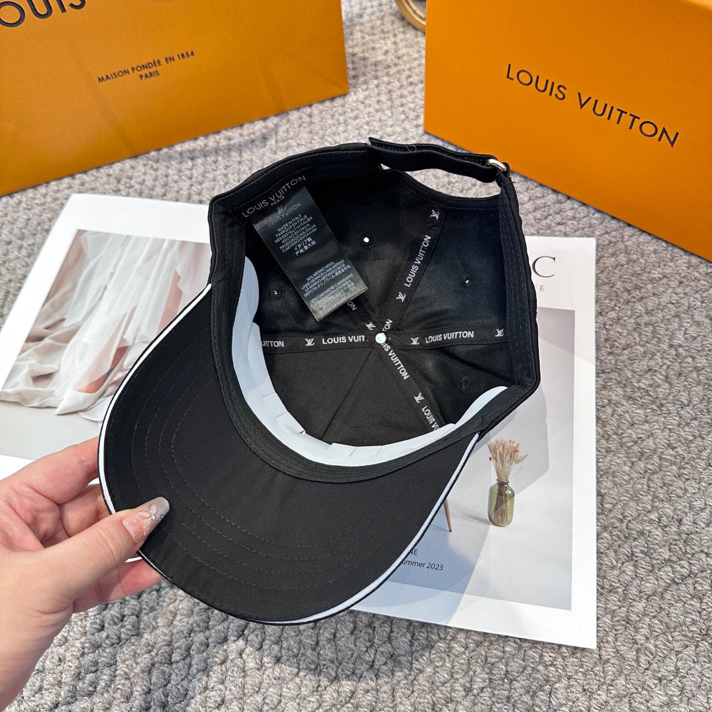 🧢路易威登棒球帽 LouisVuitton😍新款LV棒球帽，重工打造♥️高端大气，百搭款🤗男女通用！3色