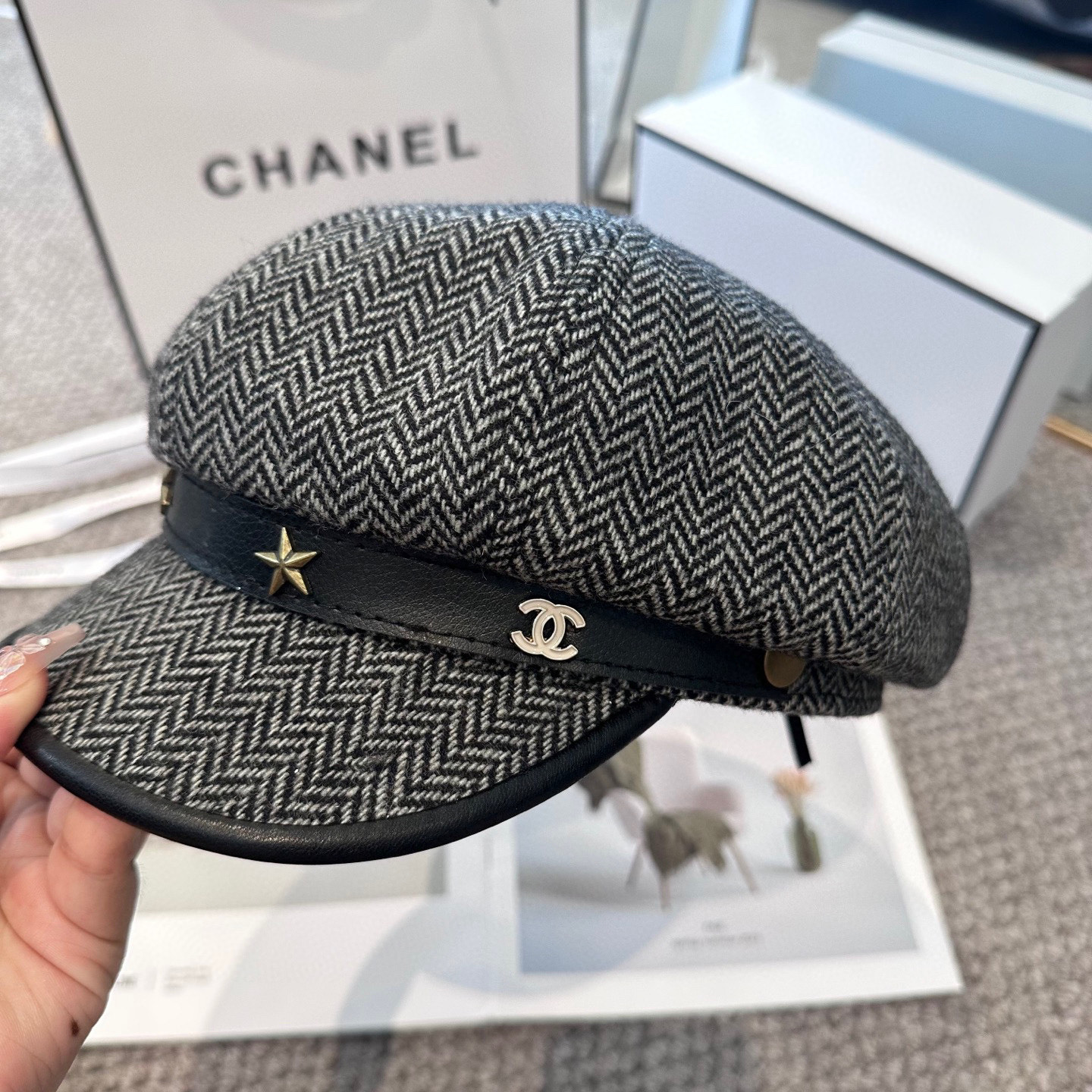 CHANEL 香奈儿 新款铆钉五角星⭐️八角帽 ，高版本原单品质 简约经典logo，质感超级赞👍，精致大