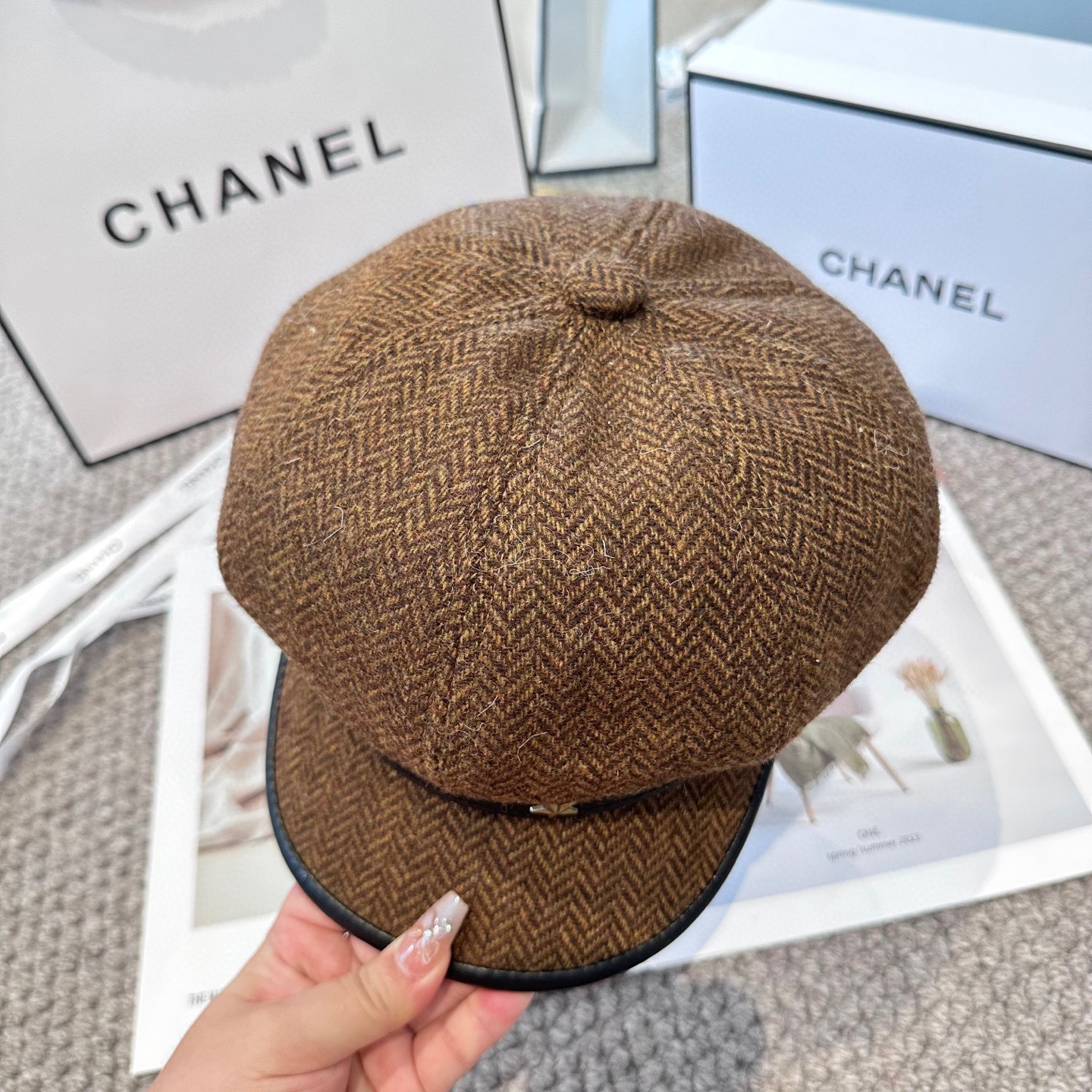 CHANEL 香奈儿 新款铆钉五角星⭐️八角帽 ，高版本原单品质 简约经典logo，质感超级赞👍，精致大