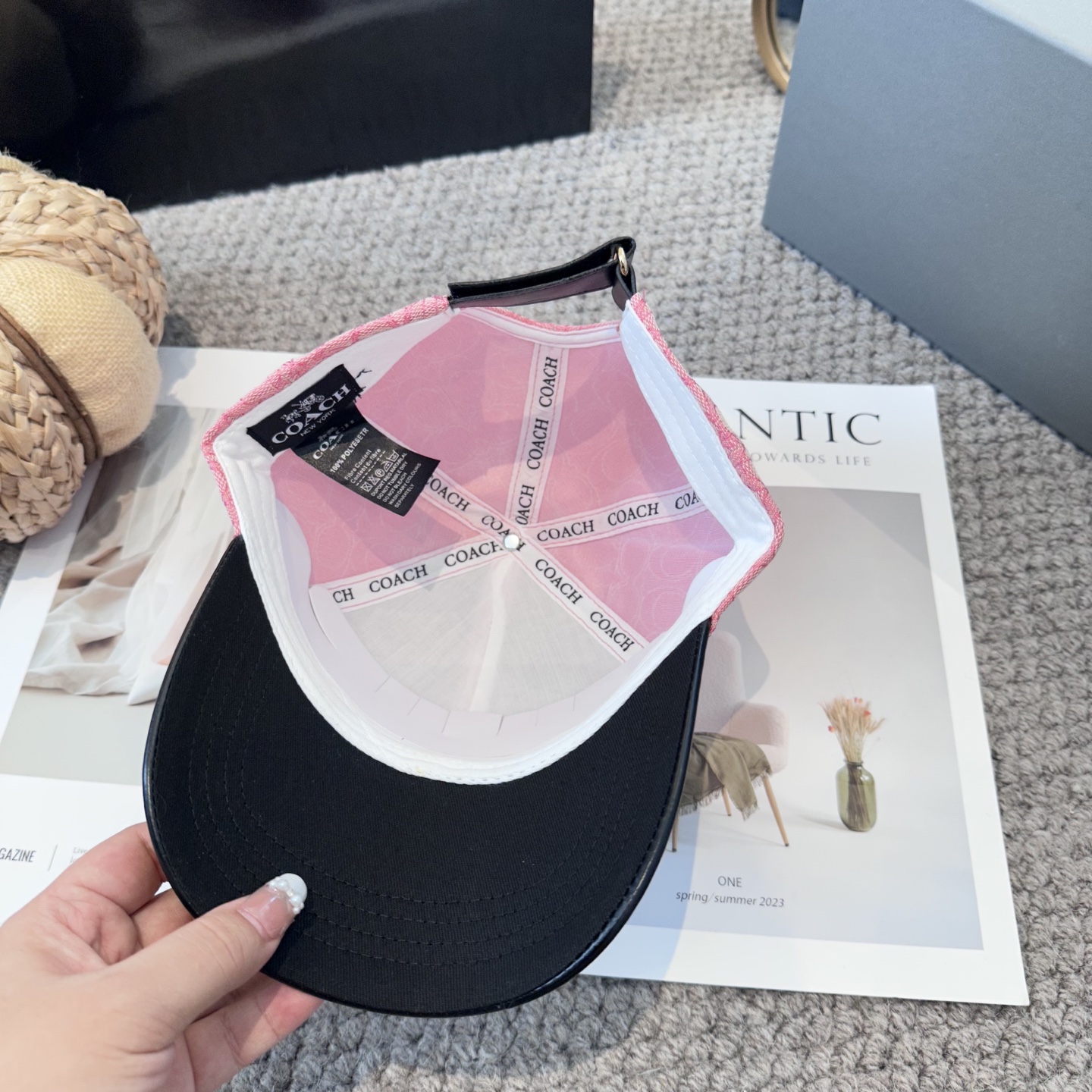  Coach蔻驰新款棒球帽
这款棒球帽真的百搭不过时，性价比也很高，美到逆袭～