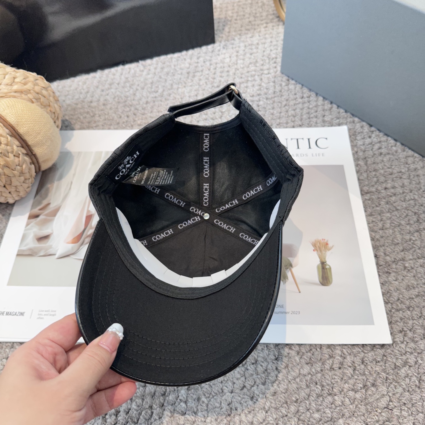  Coach蔻驰新款棒球帽
这款棒球帽真的百搭不过时，性价比也很高，美到逆袭～