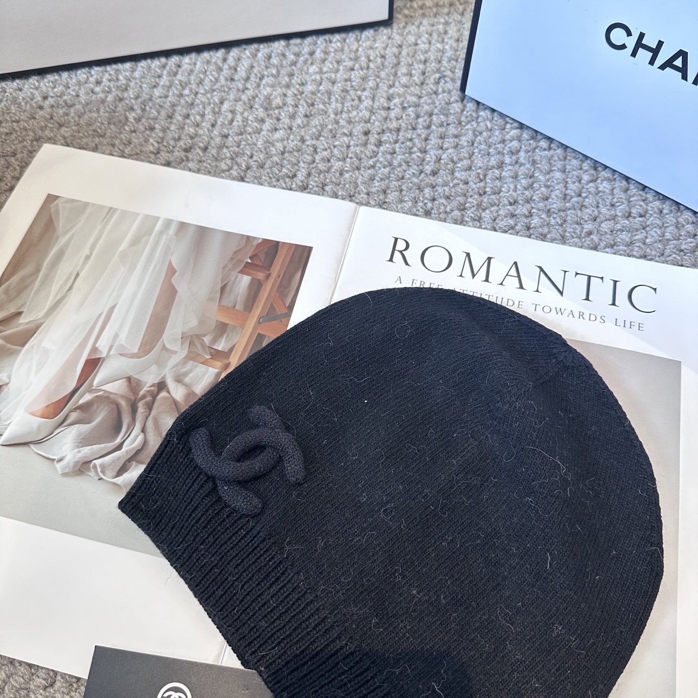 Chanel官网品质香奈儿秋冬网红时尚博主推荐款毛线帽，小红书爆款，手感超柔软舒适的针织线帽，弹性极佳！