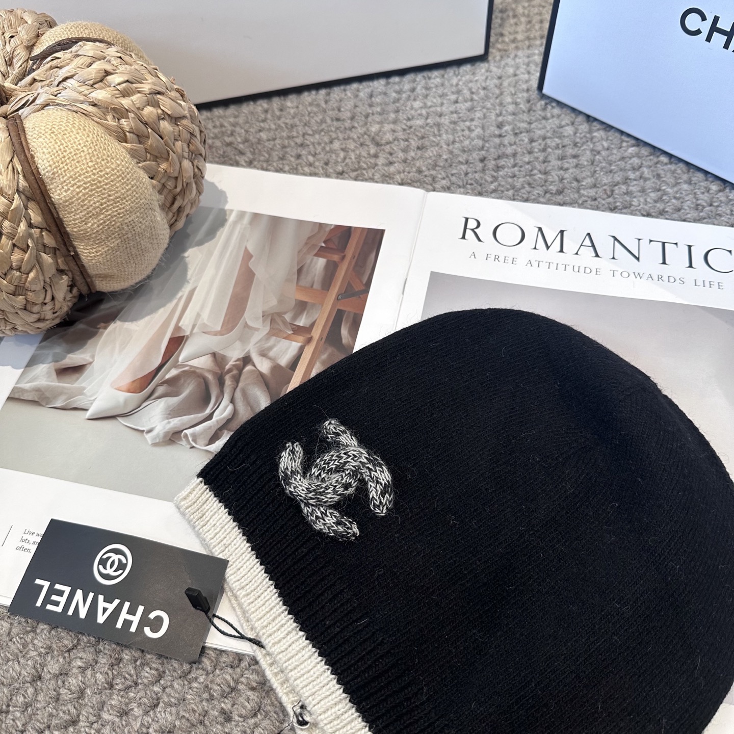 Chanel官网品质香奈儿秋冬网红时尚博主推荐款毛线帽，小红书爆款，手感超柔软舒适的针织线帽，弹性极佳！