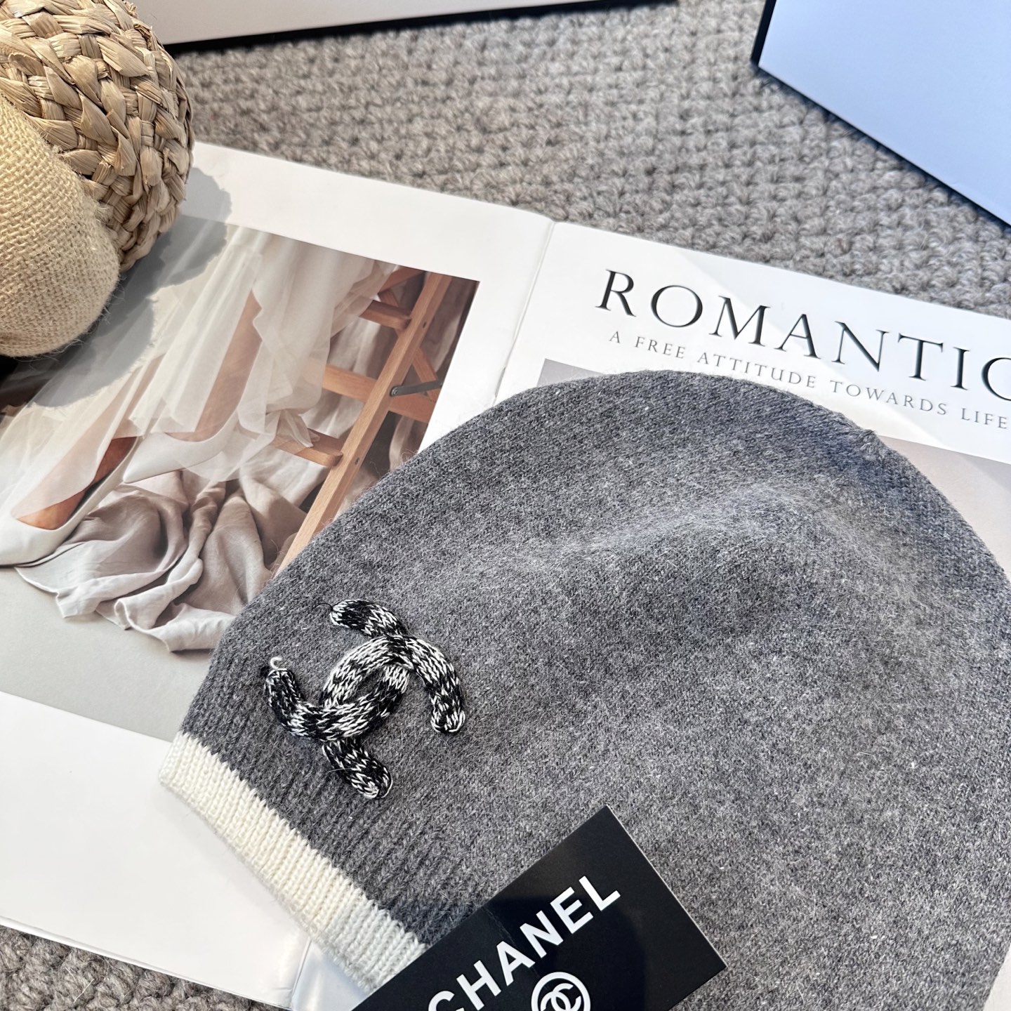 Chanel官网品质香奈儿秋冬网红时尚博主推荐款毛线帽，小红书爆款，手感超柔软舒适的针织线帽，弹性极佳！