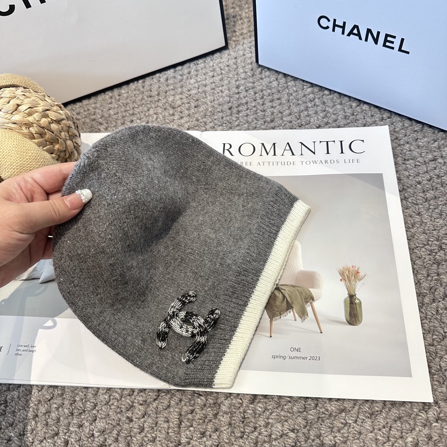 Chanel官网品质香奈儿秋冬网红时尚博主推荐款毛线帽，小红书爆款，手感超柔软舒适的针织线帽，弹性极佳！