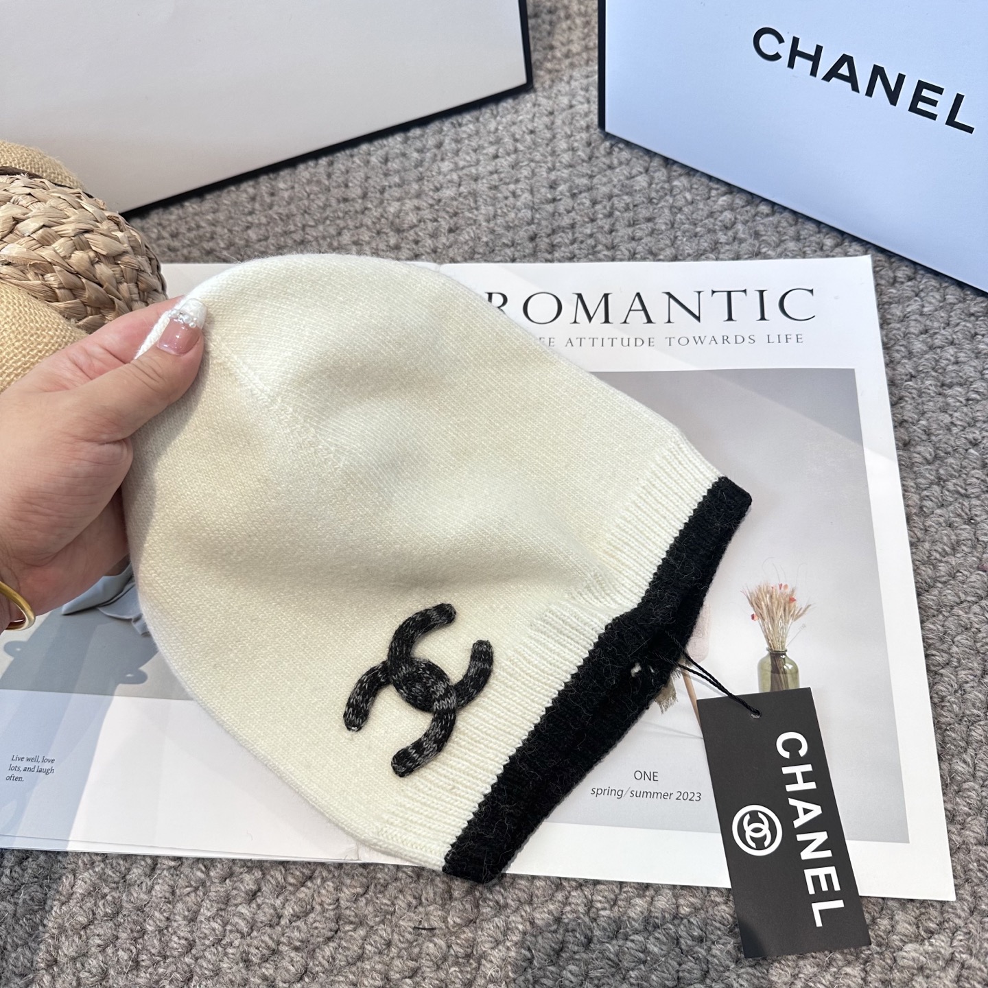 Chanel官网品质香奈儿秋冬网红时尚博主推荐款毛线帽，小红书爆款，手感超柔软舒适的针织线帽，弹性极佳！