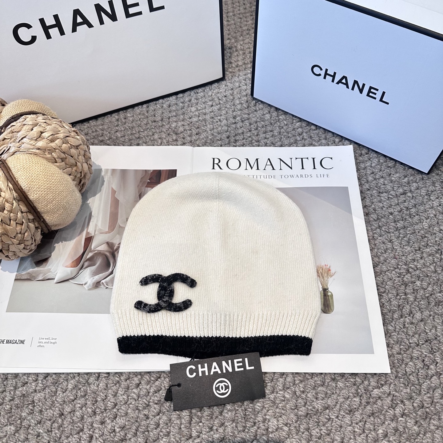 Chanel官网品质香奈儿秋冬网红时尚博主推荐款毛线帽，小红书爆款，手感超柔软舒适的针织线帽，弹性极佳！