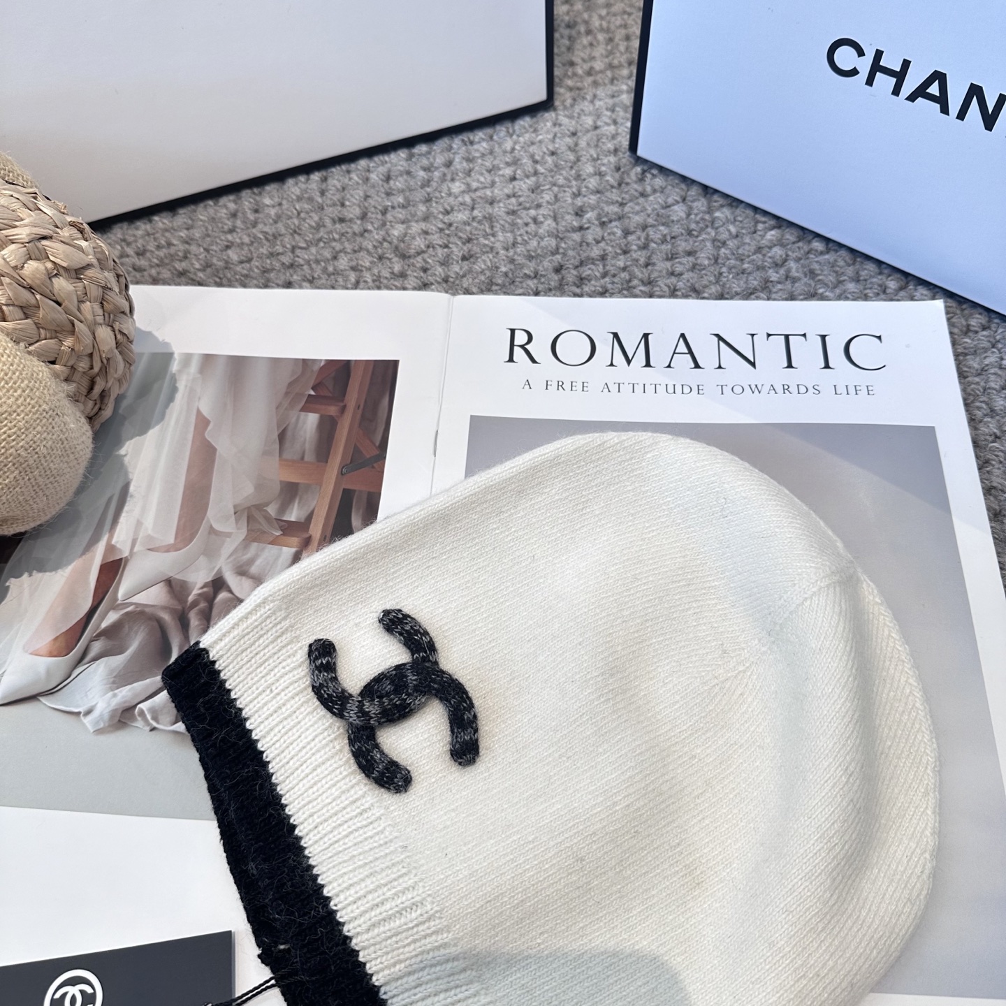 Chanel官网品质香奈儿秋冬网红时尚博主推荐款毛线帽，小红书爆款，手感超柔软舒适的针织线帽，弹性极佳！