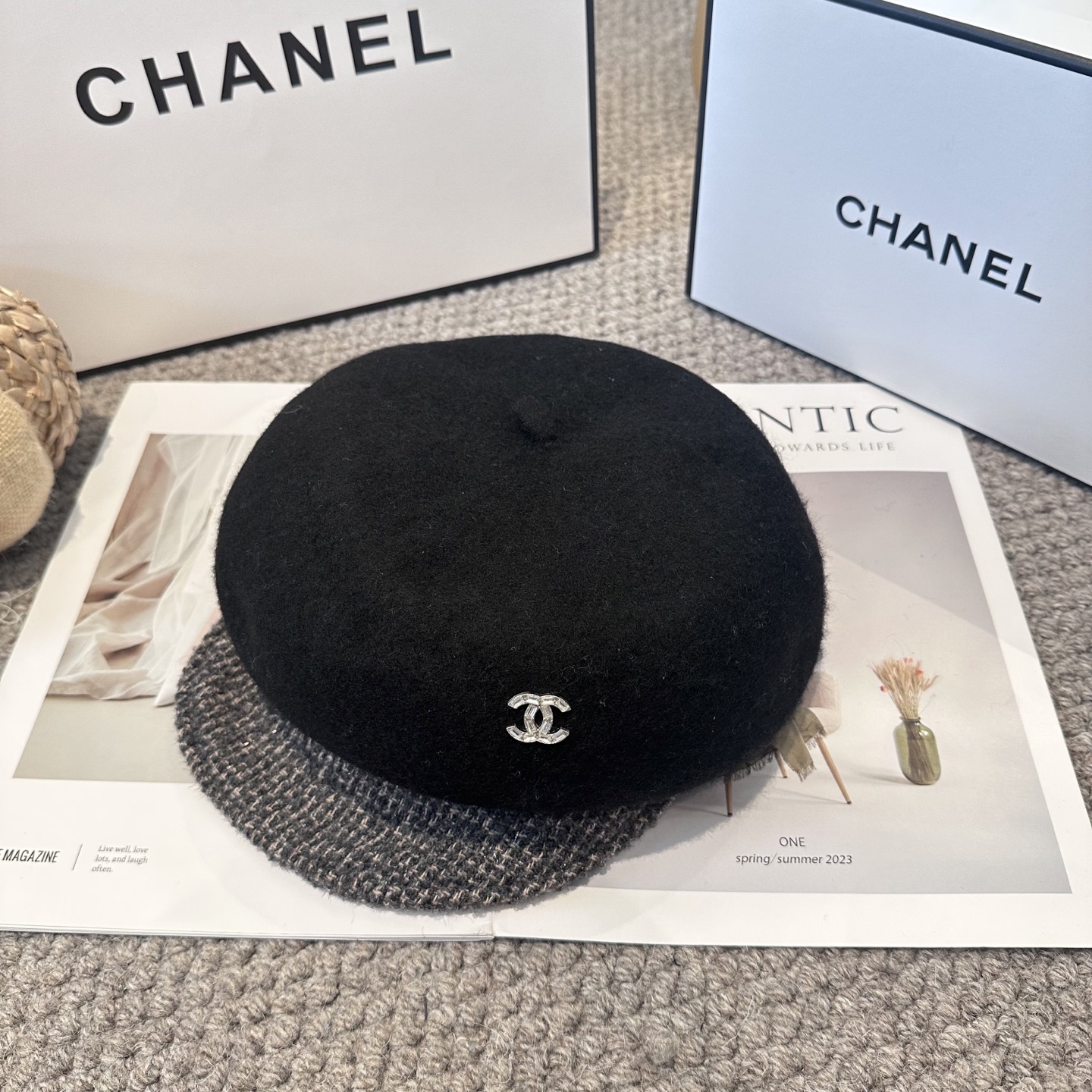  CHANEL 香奈儿 新款羊毛拼接报童帽，高版本原单品质 简约经典logo，质感超级赞👍，精致大牌范，
