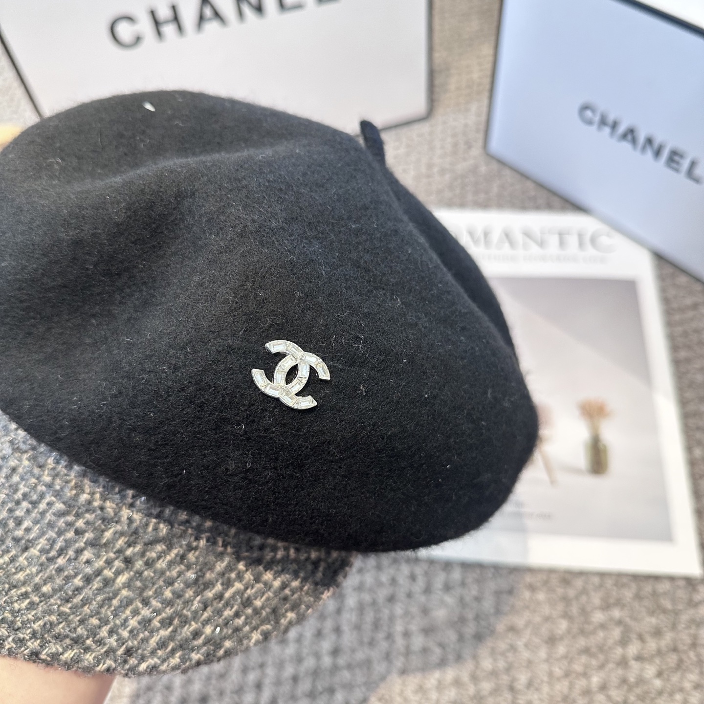  CHANEL 香奈儿 新款羊毛拼接报童帽，高版本原单品质 简约经典logo，质感超级赞👍，精致大牌范，