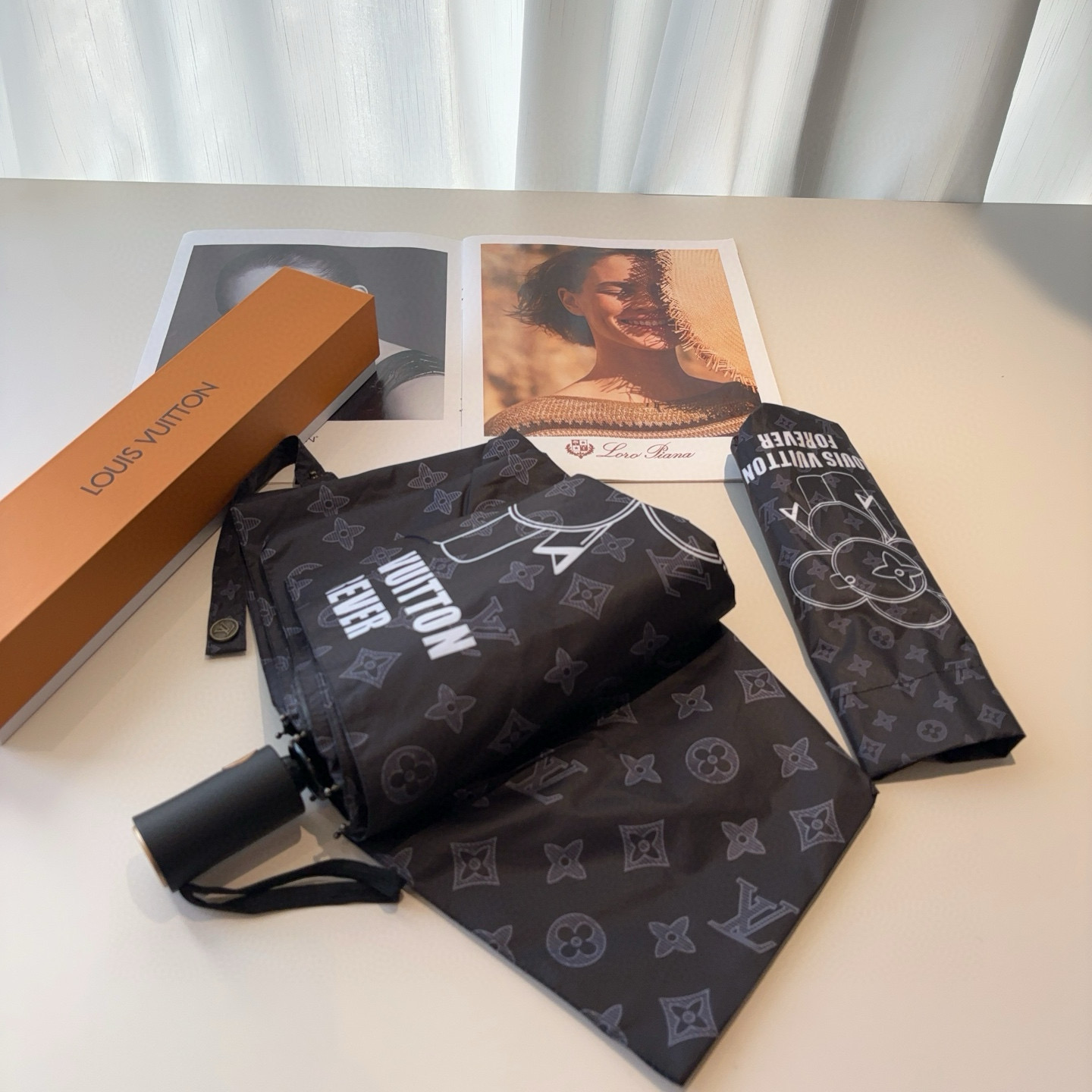 LOUIS VUITTON （路易威登）新款 三折自动折叠晴雨伞 新涂层技术深色伞面 拥有令人惊喜的遮光