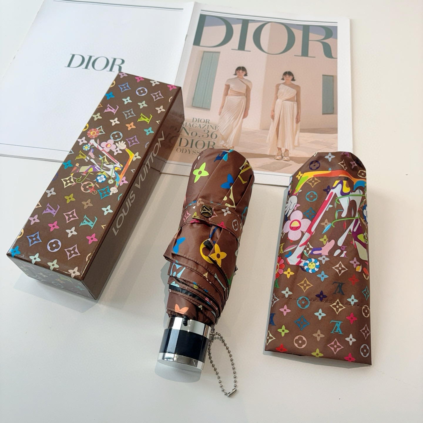   LOUIS VUITTON （路易威登）五折手开晴雨伞 新涂层技术深色伞面 拥有令人惊喜的遮光效果！