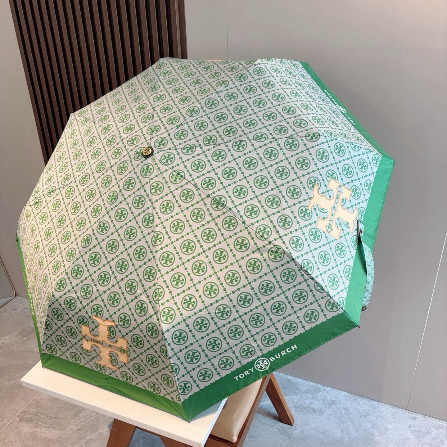  Tory Burch（托里伯奇）三折全自动开收黑胶遮阳防晒 UV晴雨伞 缩骨遮雨伞玫瑰玫瑰独家首发！给