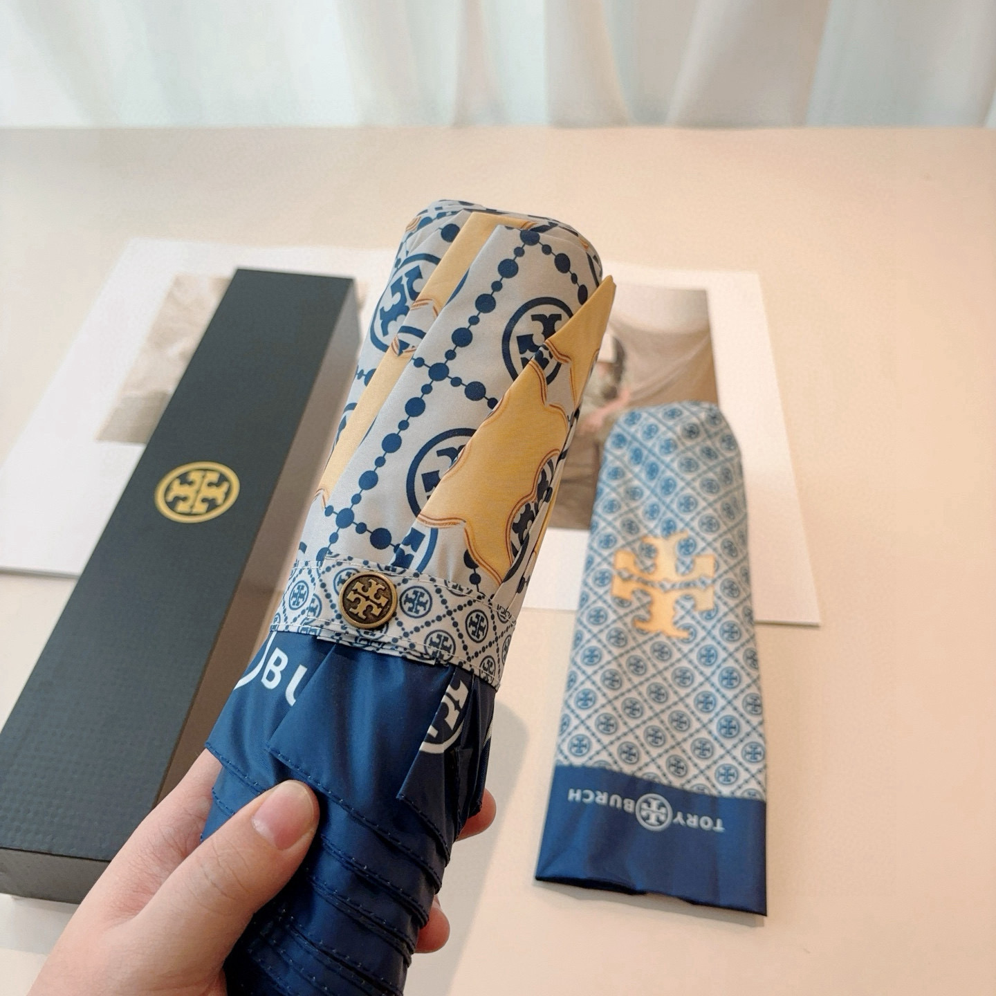  Tory Burch（托里伯奇）三折全自动开收黑胶遮阳防晒 UV晴雨伞 缩骨遮雨伞玫瑰玫瑰独家首发！给
