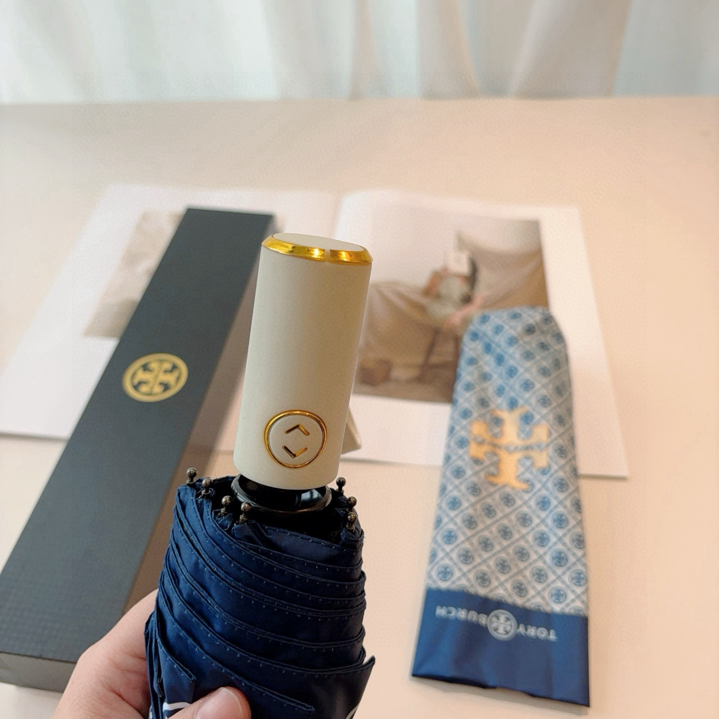  Tory Burch（托里伯奇）三折全自动开收黑胶遮阳防晒 UV晴雨伞 缩骨遮雨伞玫瑰玫瑰独家首发！给