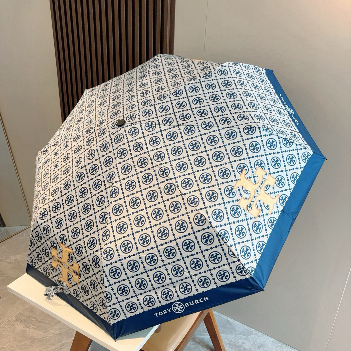  Tory Burch（托里伯奇）三折全自动开收黑胶遮阳防晒 UV晴雨伞 缩骨遮雨伞玫瑰玫瑰独家首发！给