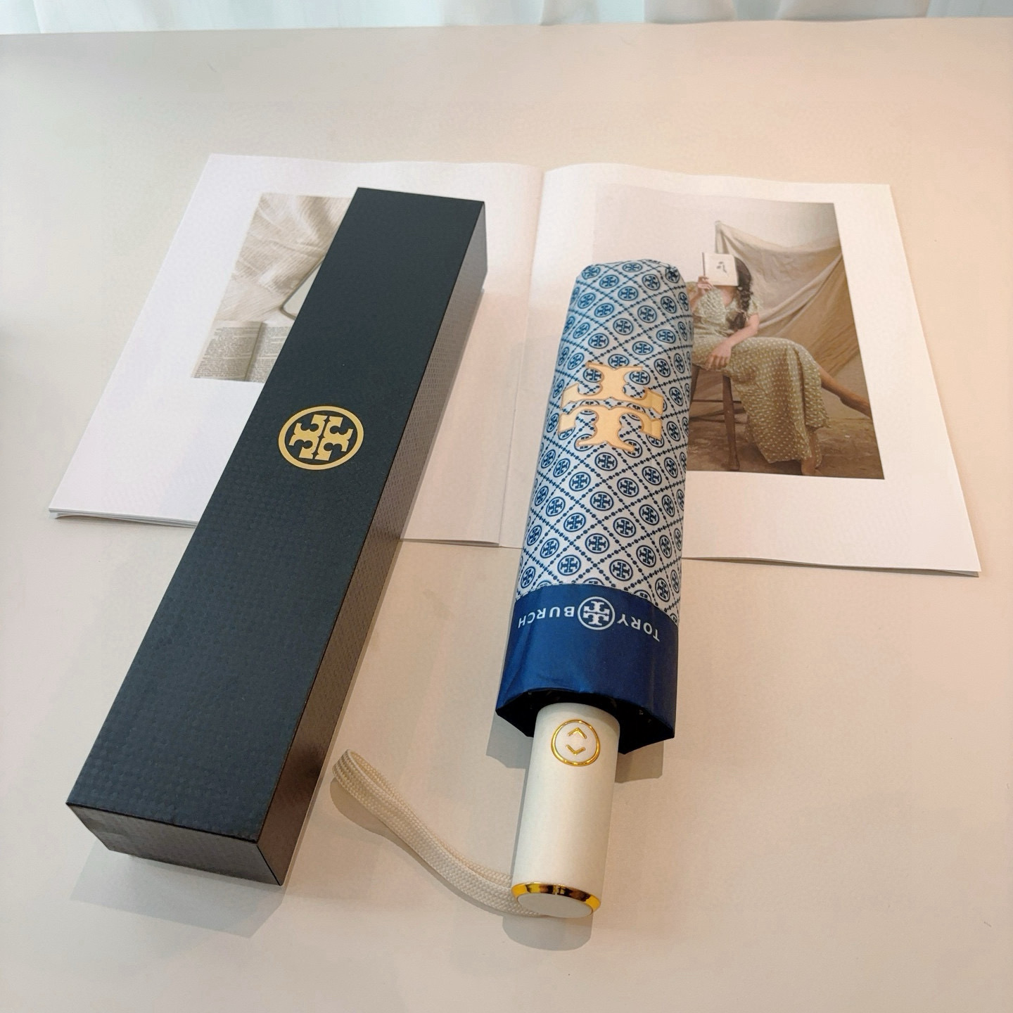  Tory Burch（托里伯奇）三折全自动开收黑胶遮阳防晒 UV晴雨伞 缩骨遮雨伞玫瑰玫瑰独家首发！给