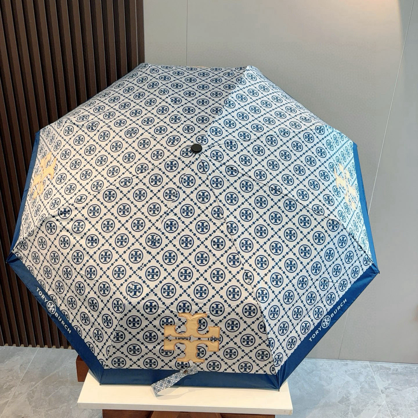  Tory Burch（托里伯奇）三折全自动开收黑胶遮阳防晒 UV晴雨伞 缩骨遮雨伞玫瑰玫瑰独家首发！给