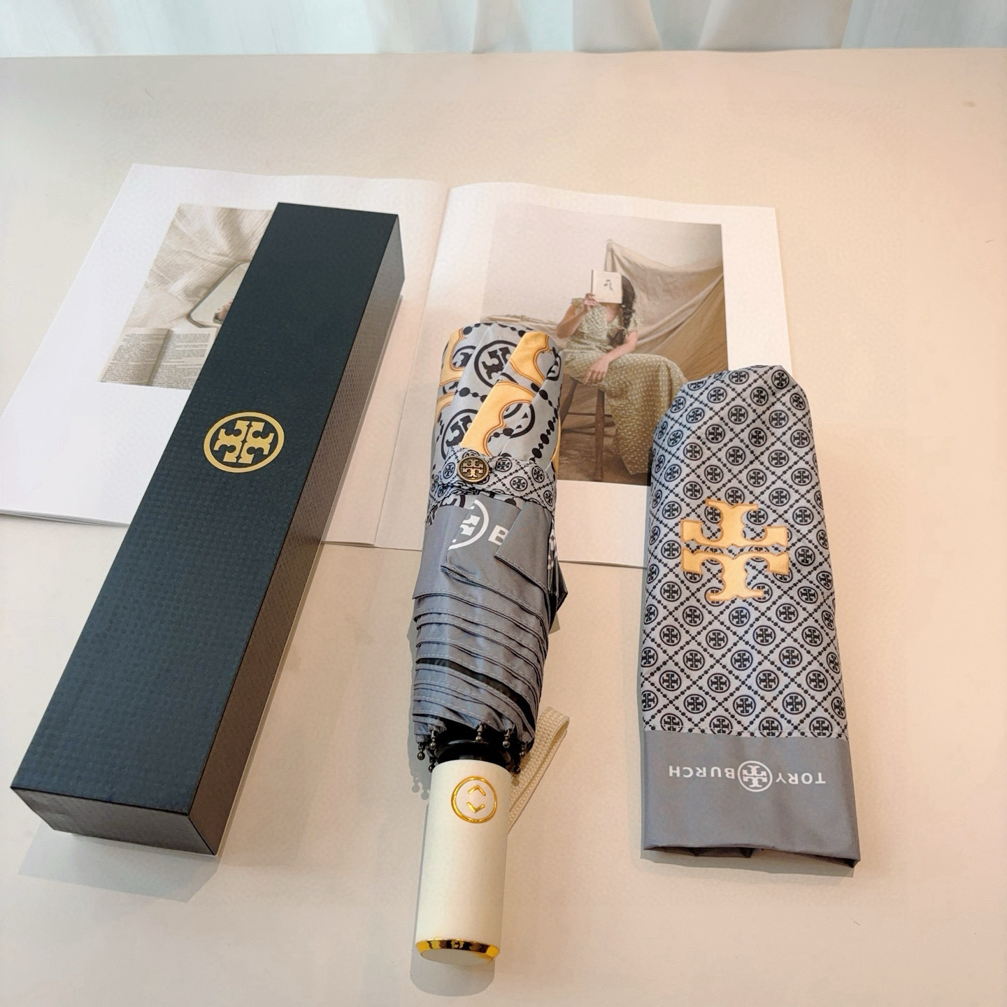  Tory Burch（托里伯奇）三折全自动开收黑胶遮阳防晒 UV晴雨伞 缩骨遮雨伞玫瑰玫瑰独家首发！给