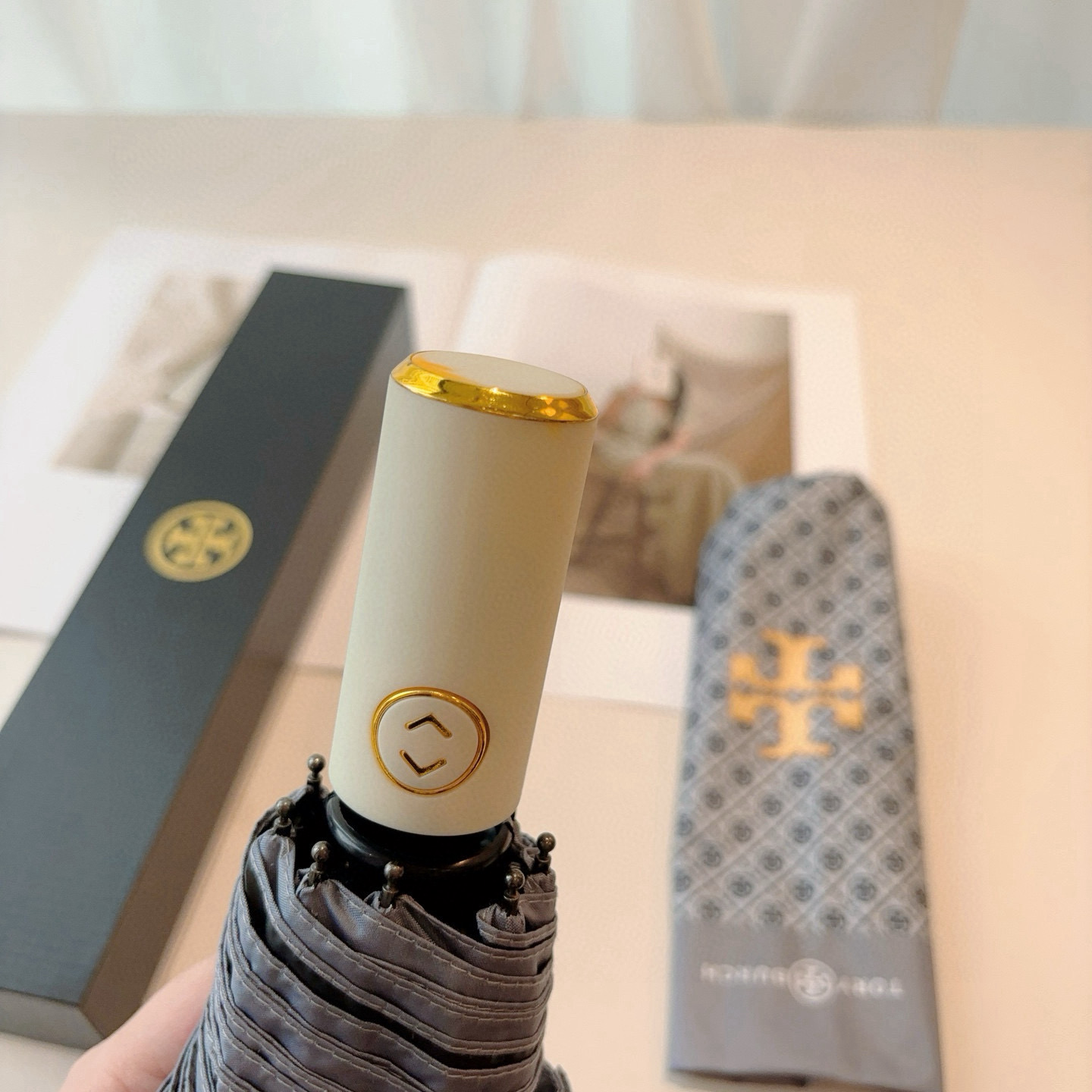  Tory Burch（托里伯奇）三折全自动开收黑胶遮阳防晒 UV晴雨伞 缩骨遮雨伞玫瑰玫瑰独家首发！给