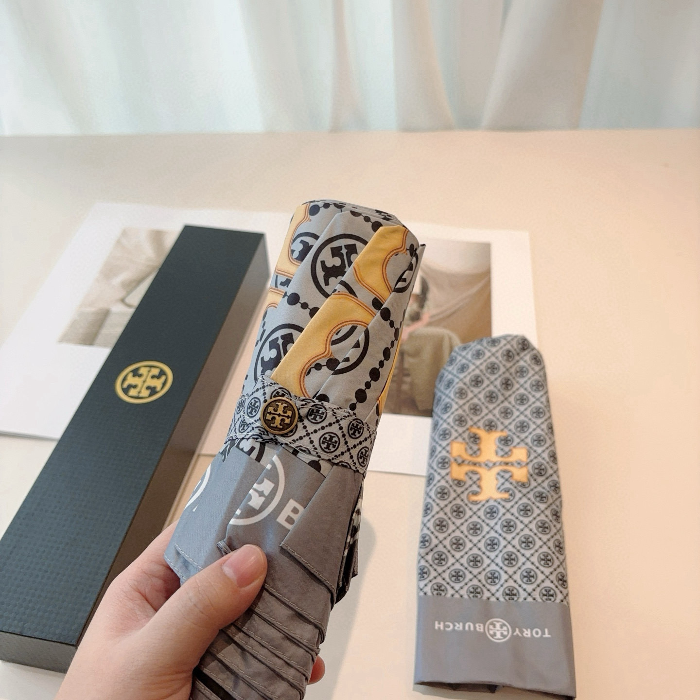  Tory Burch（托里伯奇）三折全自动开收黑胶遮阳防晒 UV晴雨伞 缩骨遮雨伞玫瑰玫瑰独家首发！给