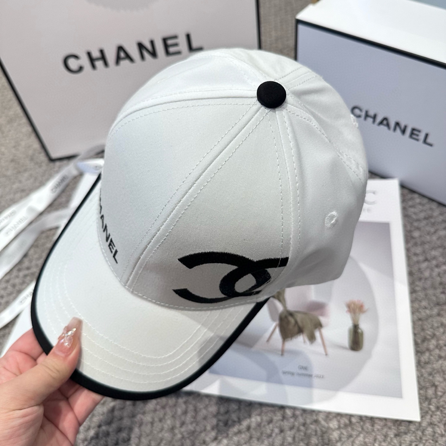   CHANEL香奈儿 新款简约刺绣logo棒球帽，新款出货，大牌款超好搭配，赶紧入手！4色