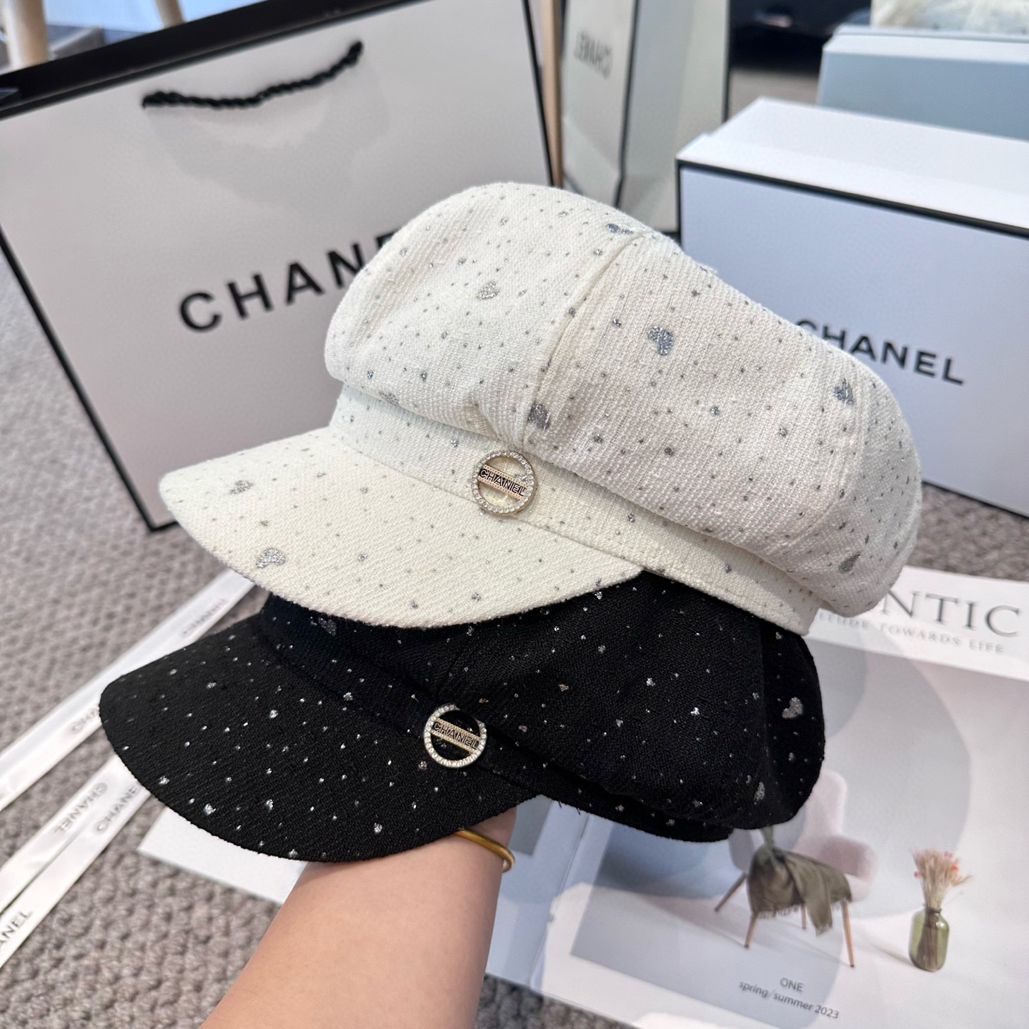  CHANEL 香奈儿 新款八角帽 ，高版本原单品质 简约经典logo，质感超级赞👍，精致大牌范，女神必