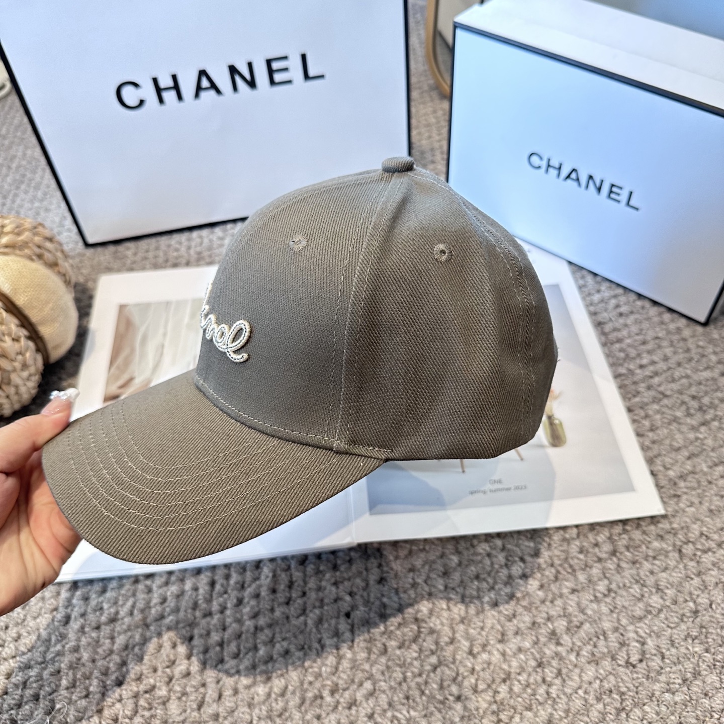   CHANEL香奈儿 新款简约刺绣logo棒球帽，新款出货，大牌款超好搭配，赶紧入手！