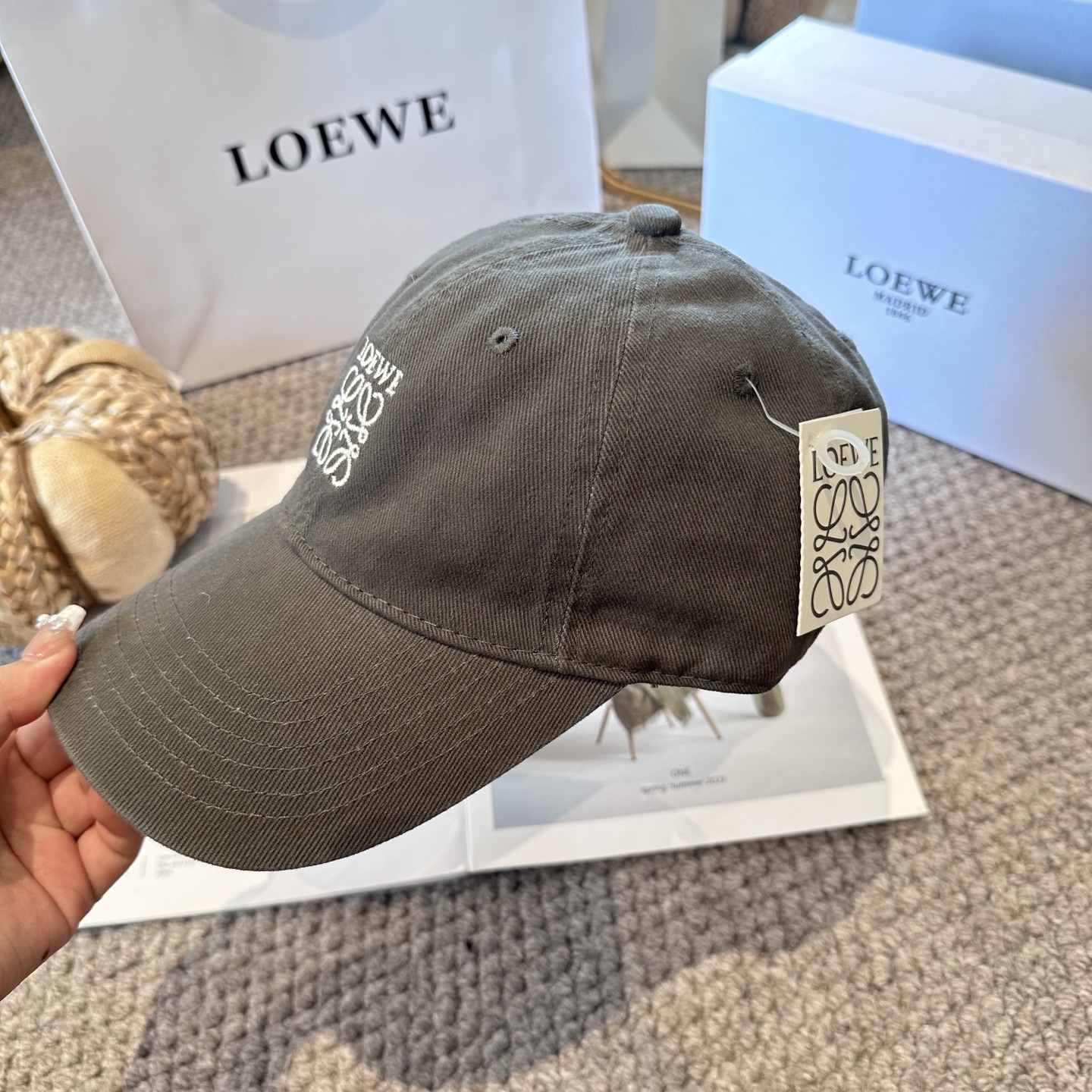 LOEWE【罗意威】新款刺绣棒球帽，专柜同步出货，大牌款超好搭配，赶紧入手